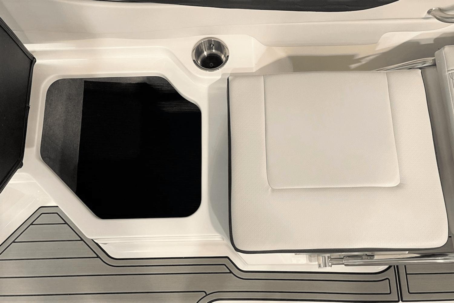 2023 Sea Ray SPX 210 boat interior seating and flooring detail