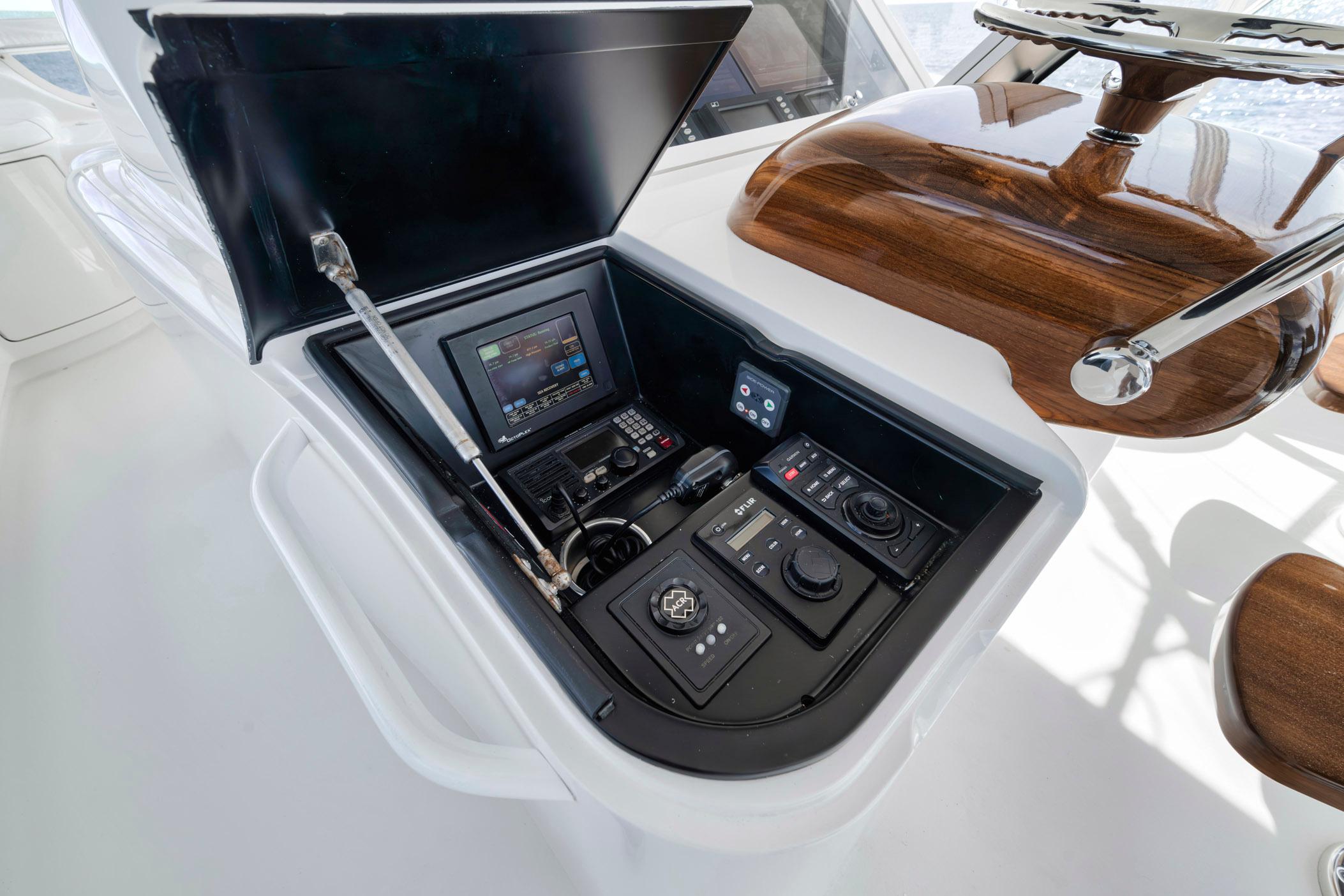 2015 Viking 70 Convertible - 65