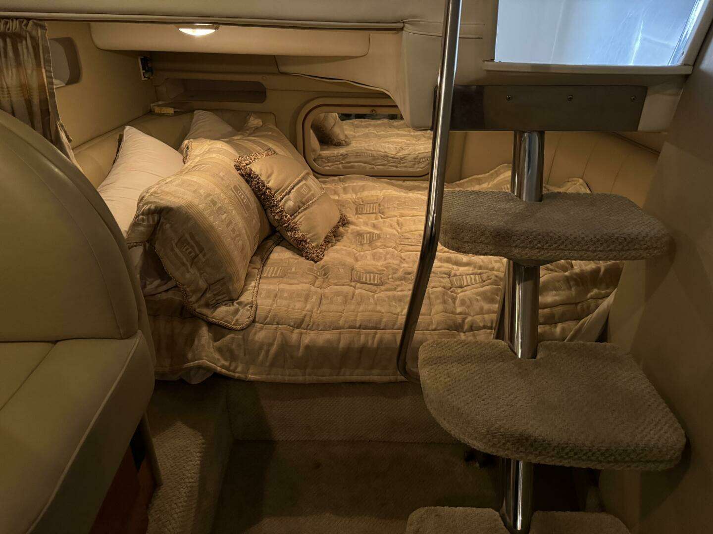 2002 Rinker 342 Fiesta Vee - Image 11