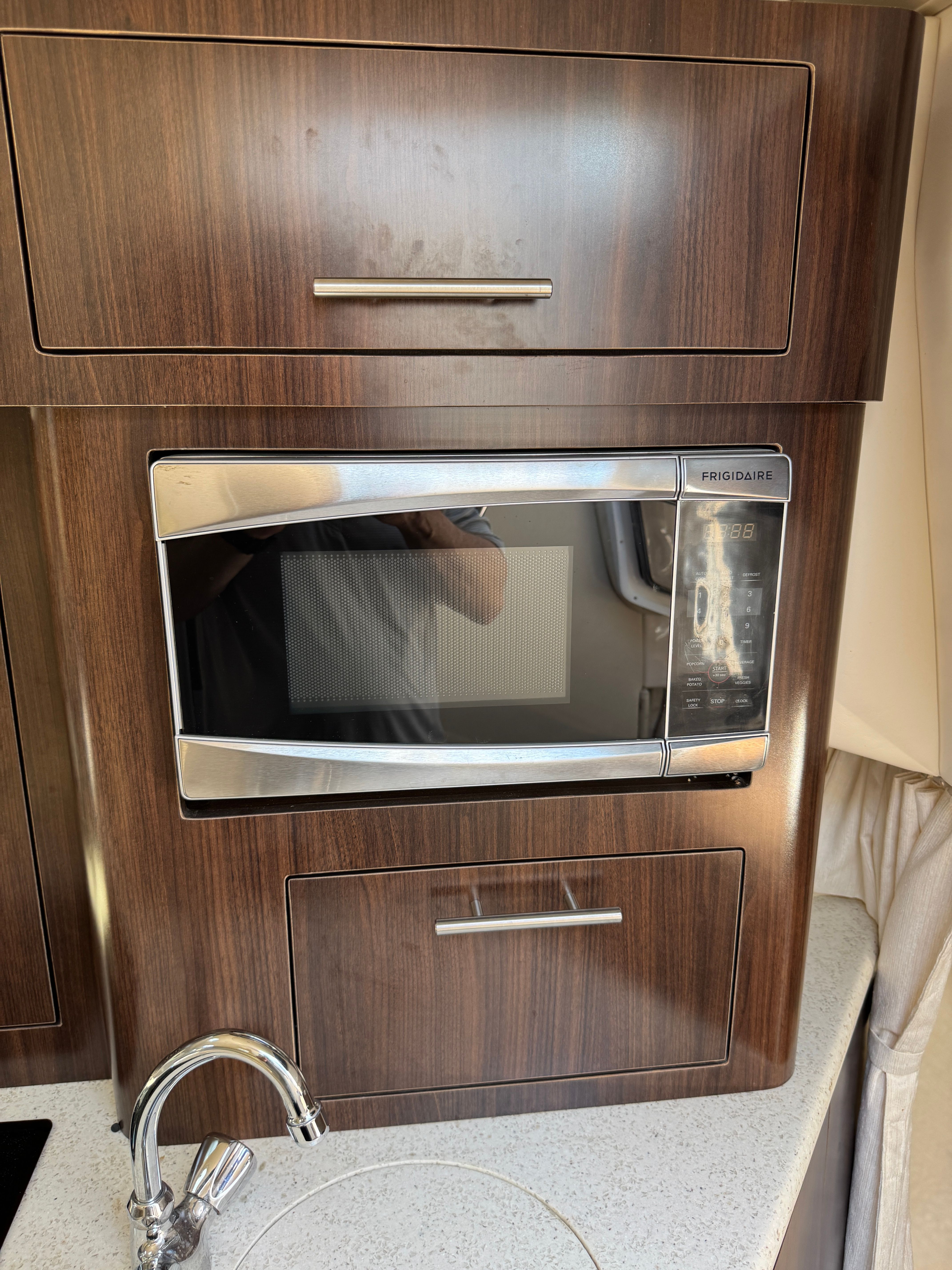 2016 REGAL 28 EXPRESS - Image 28