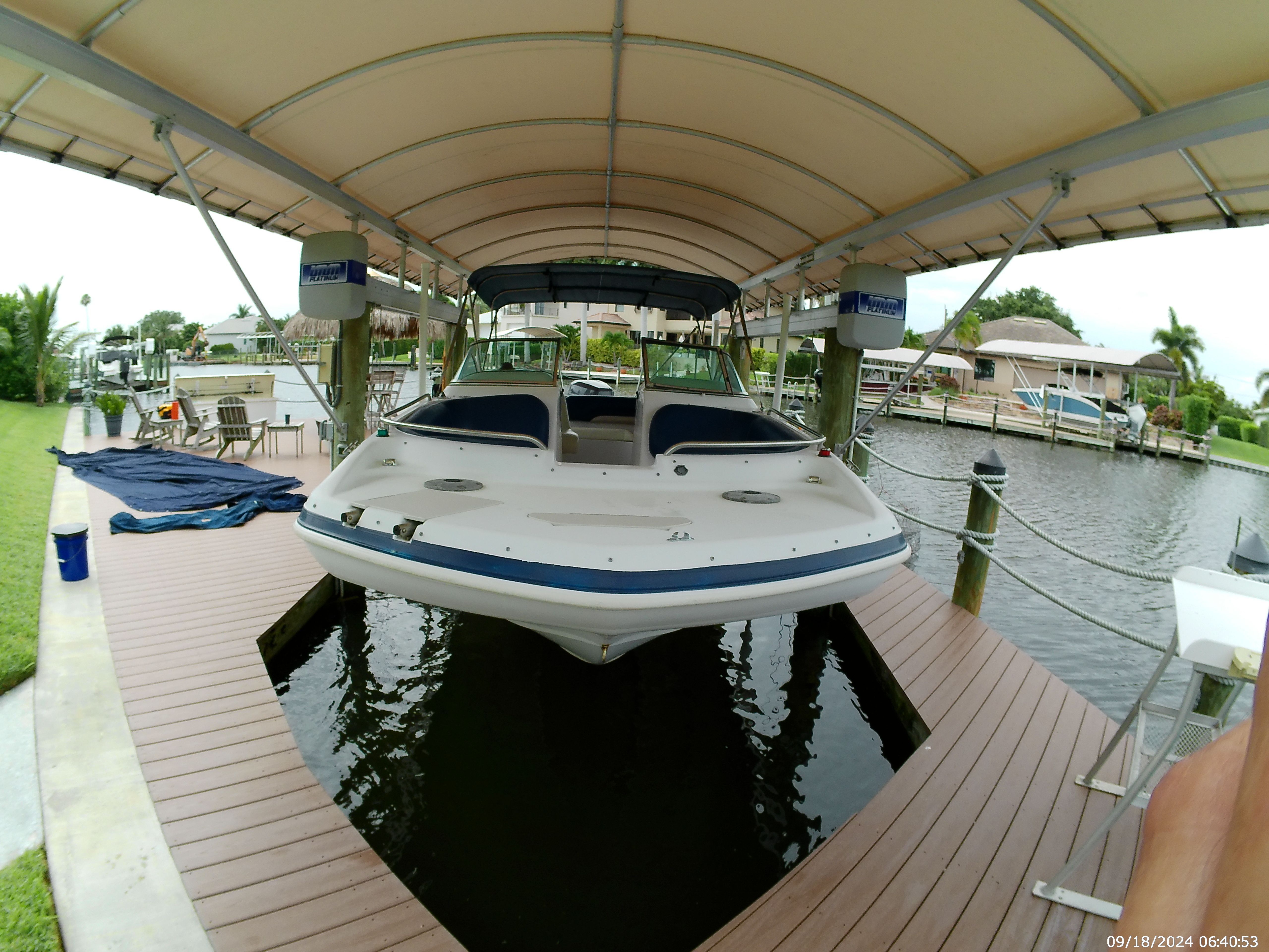 2000 Godfrey / Hurricane Sundeck 237 I/O - 44