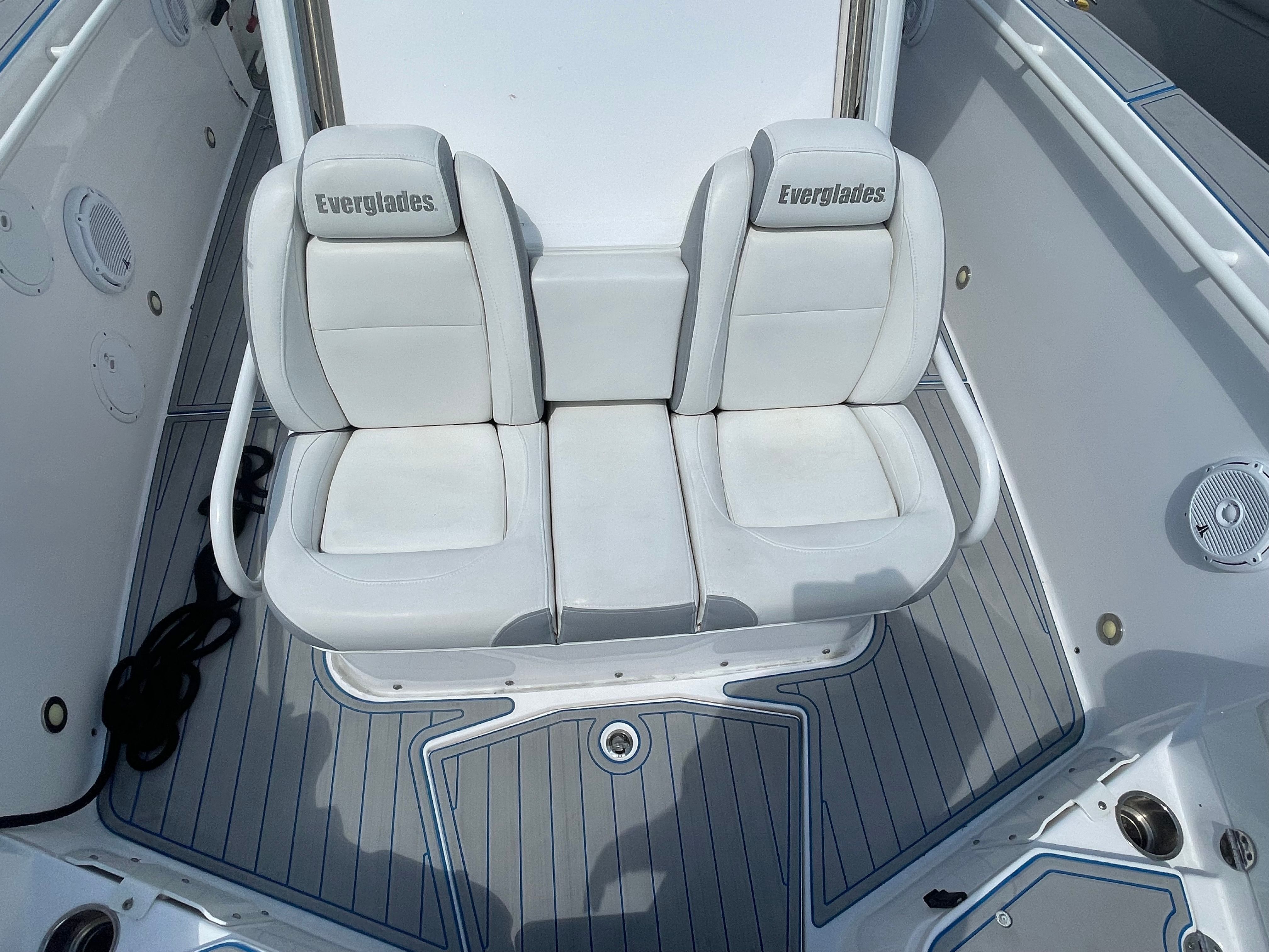2017 Everglades 325 Center Console - 13