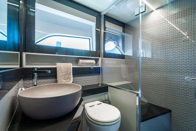 2018 Pershing 5x - Image 46