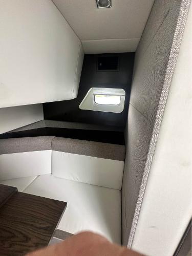 2021 Cruisers Yachts 38 - 8