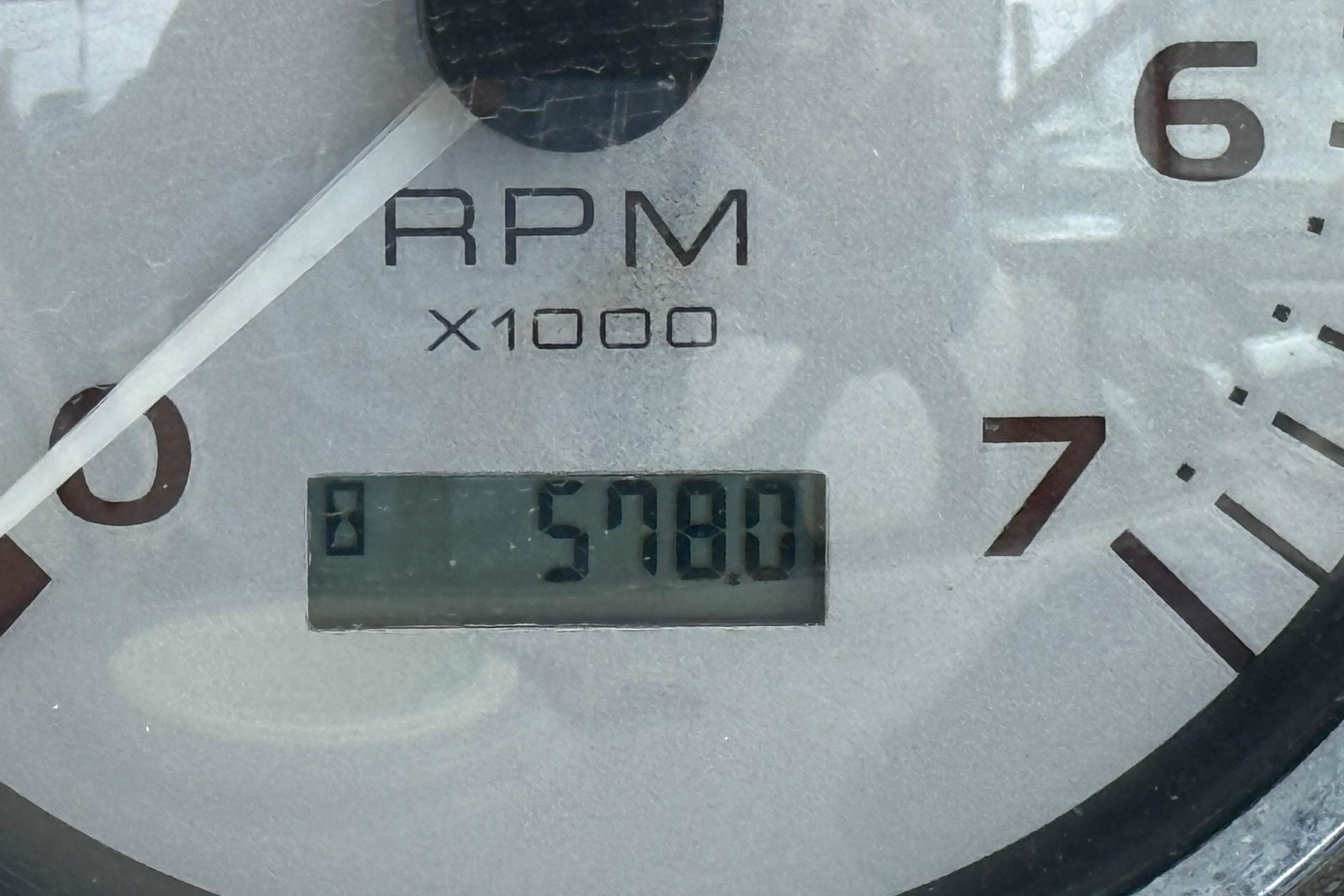 Tachometer reading 578 hours on 2004 Rinker 342 boat.