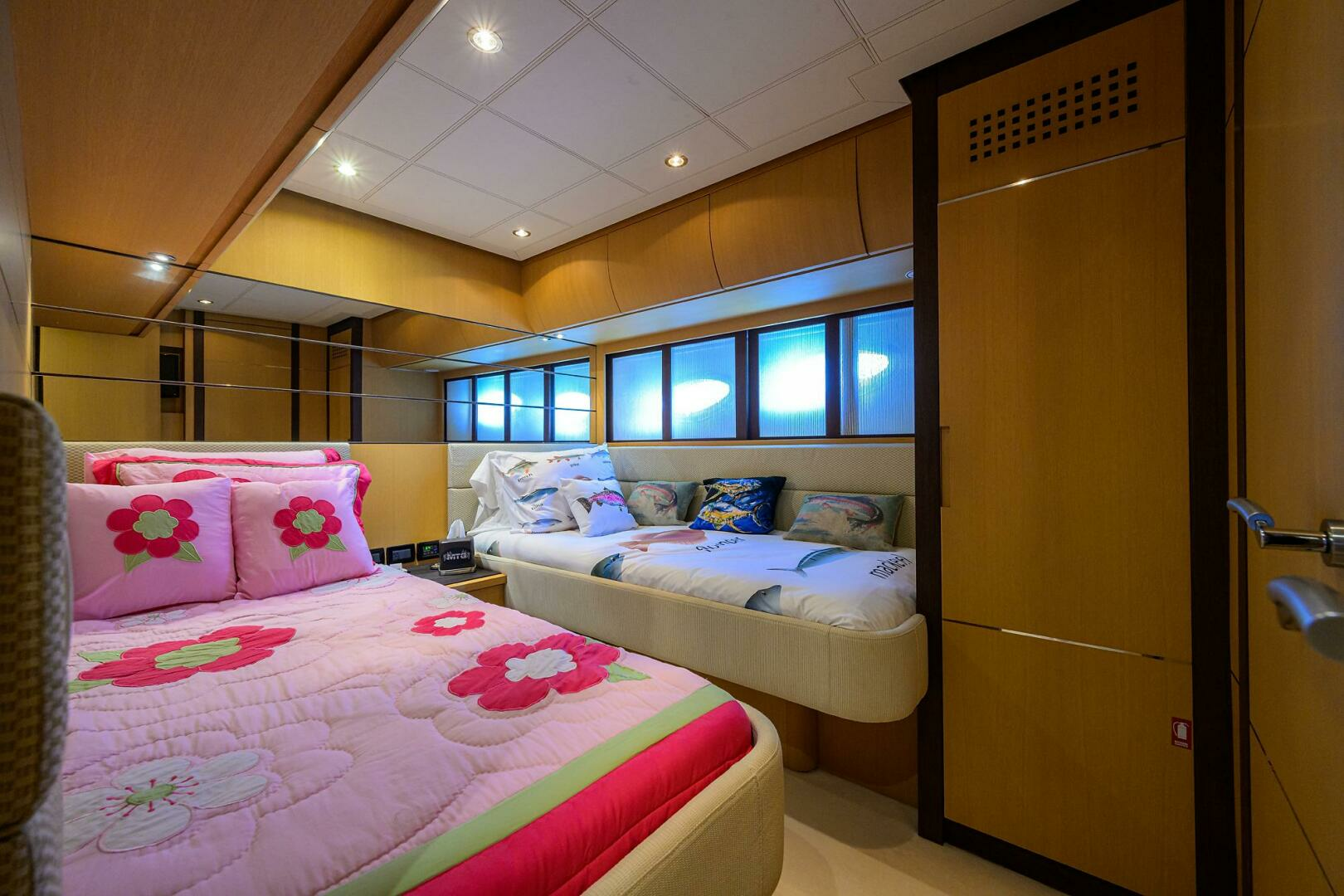 2009 Pershing 90 Express - Image 32