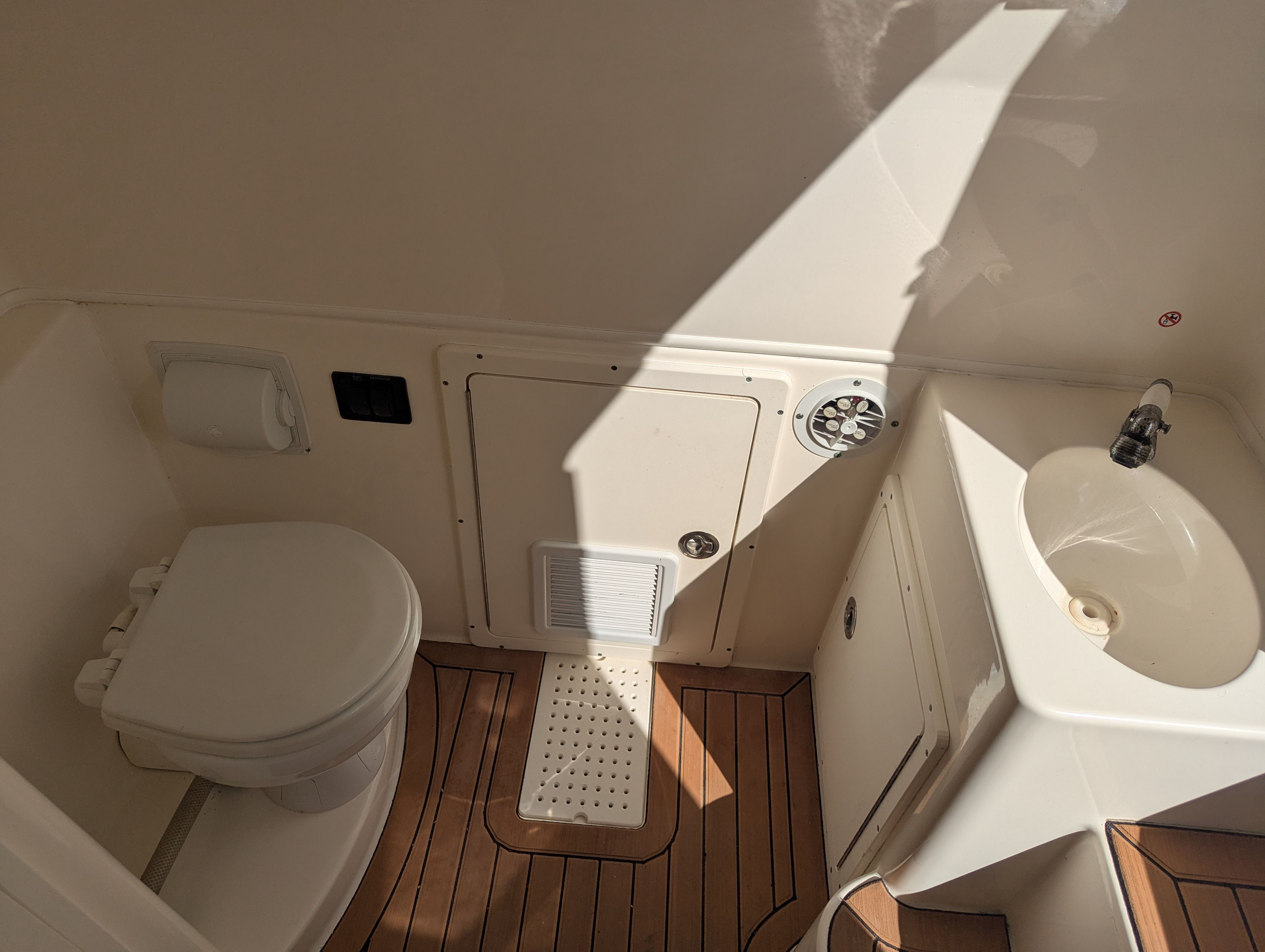 2018 COBIA 344 CC - Image 18