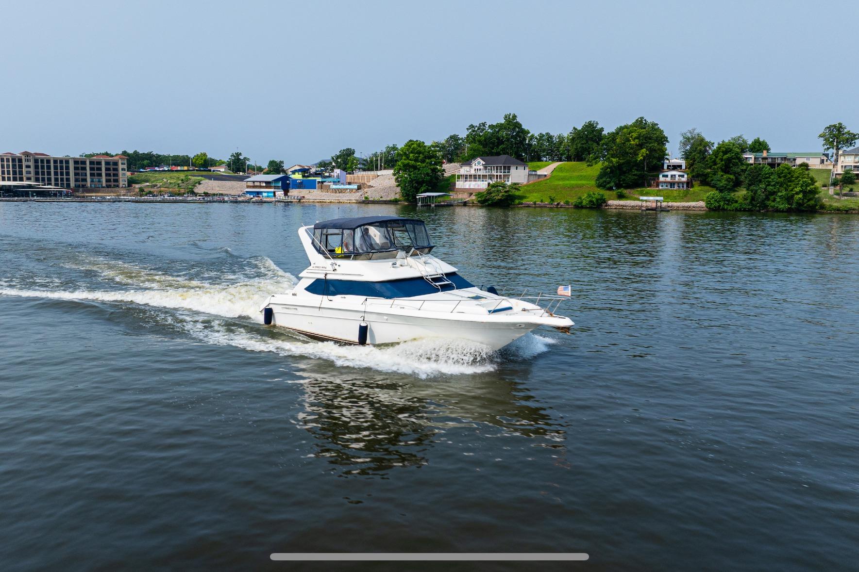 1995 Sea Ray 440 Express Bridge