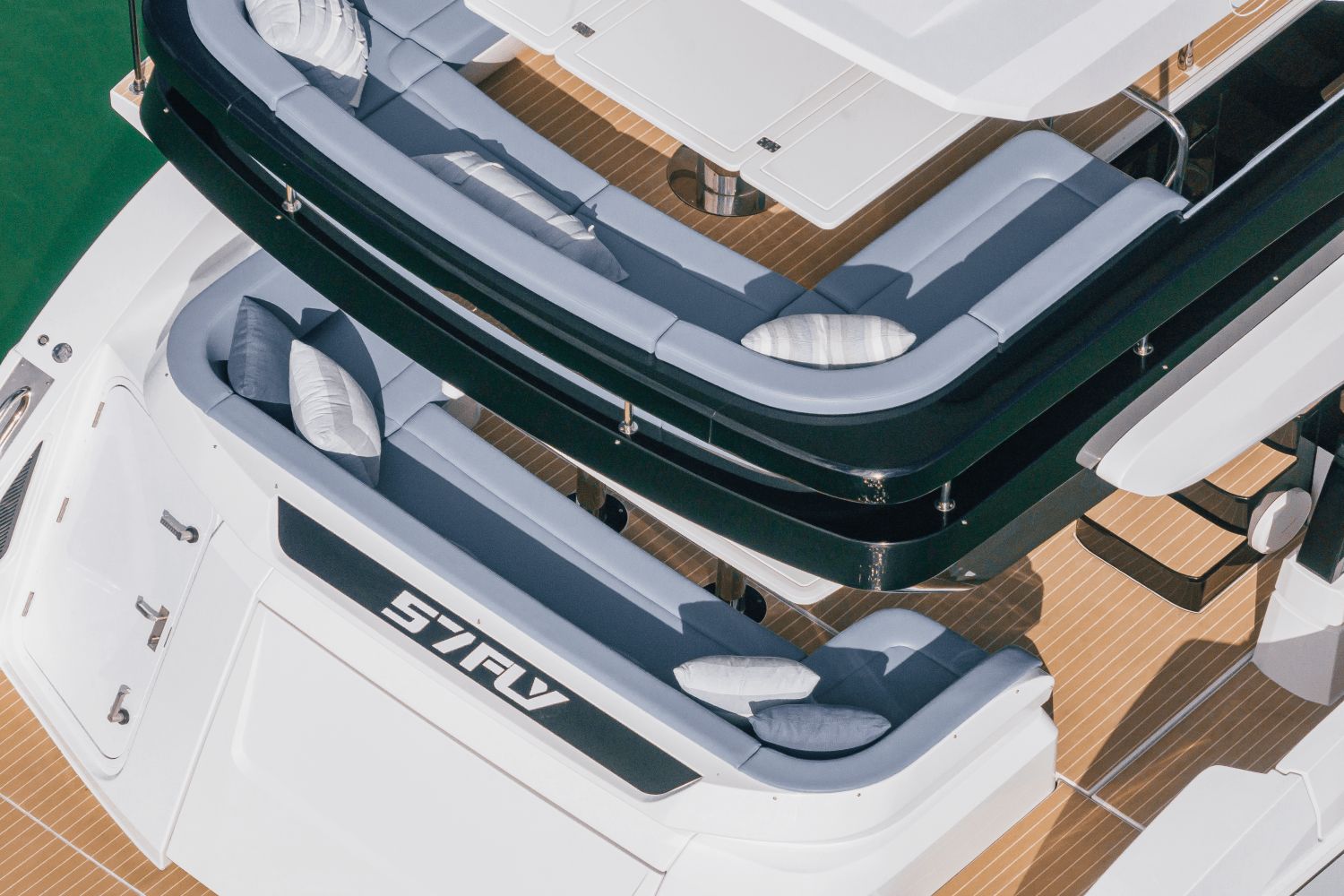 2027 Cruisers Yachts 57 Fly - 21