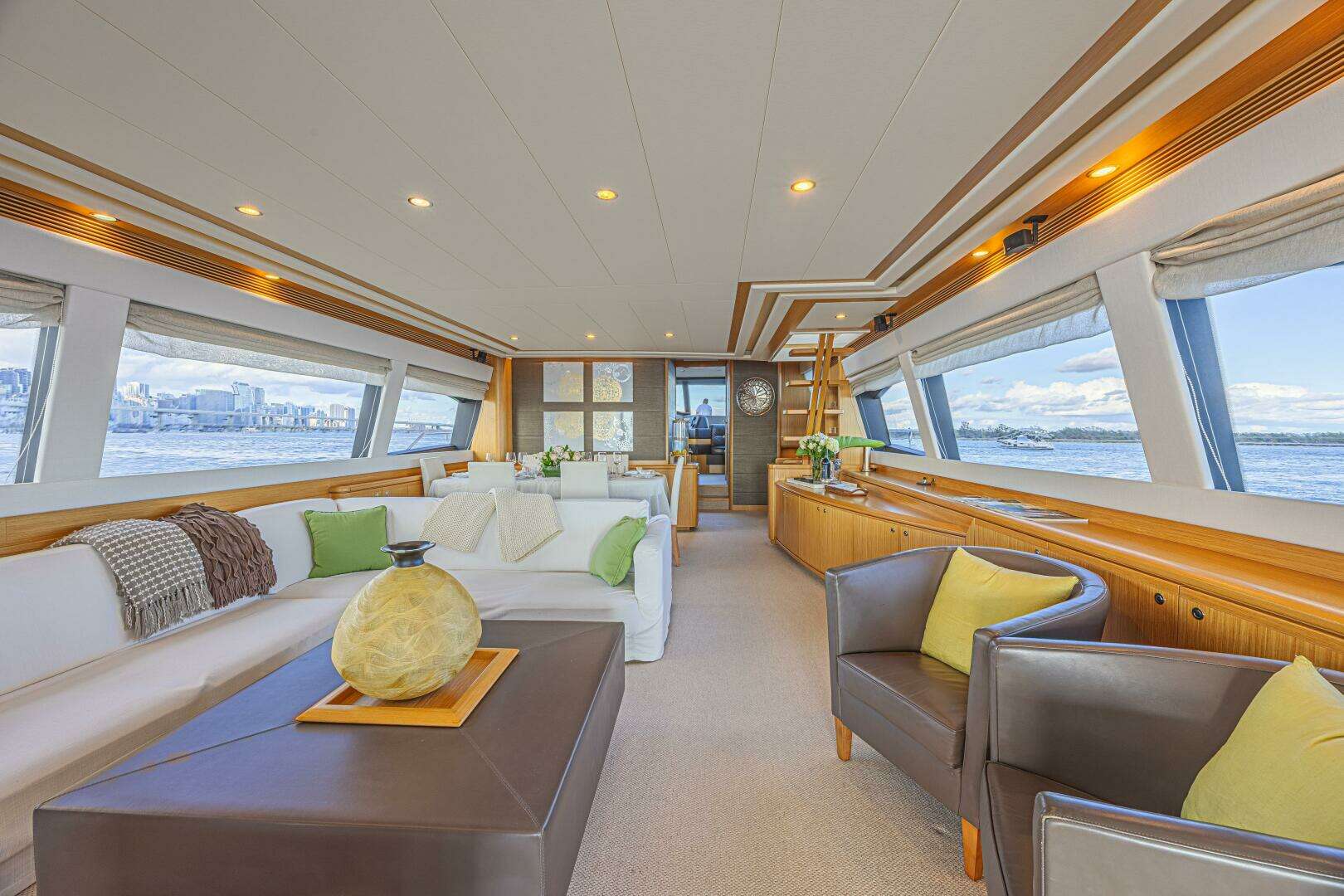2011 Ferretti Yachts 830 - Image 47