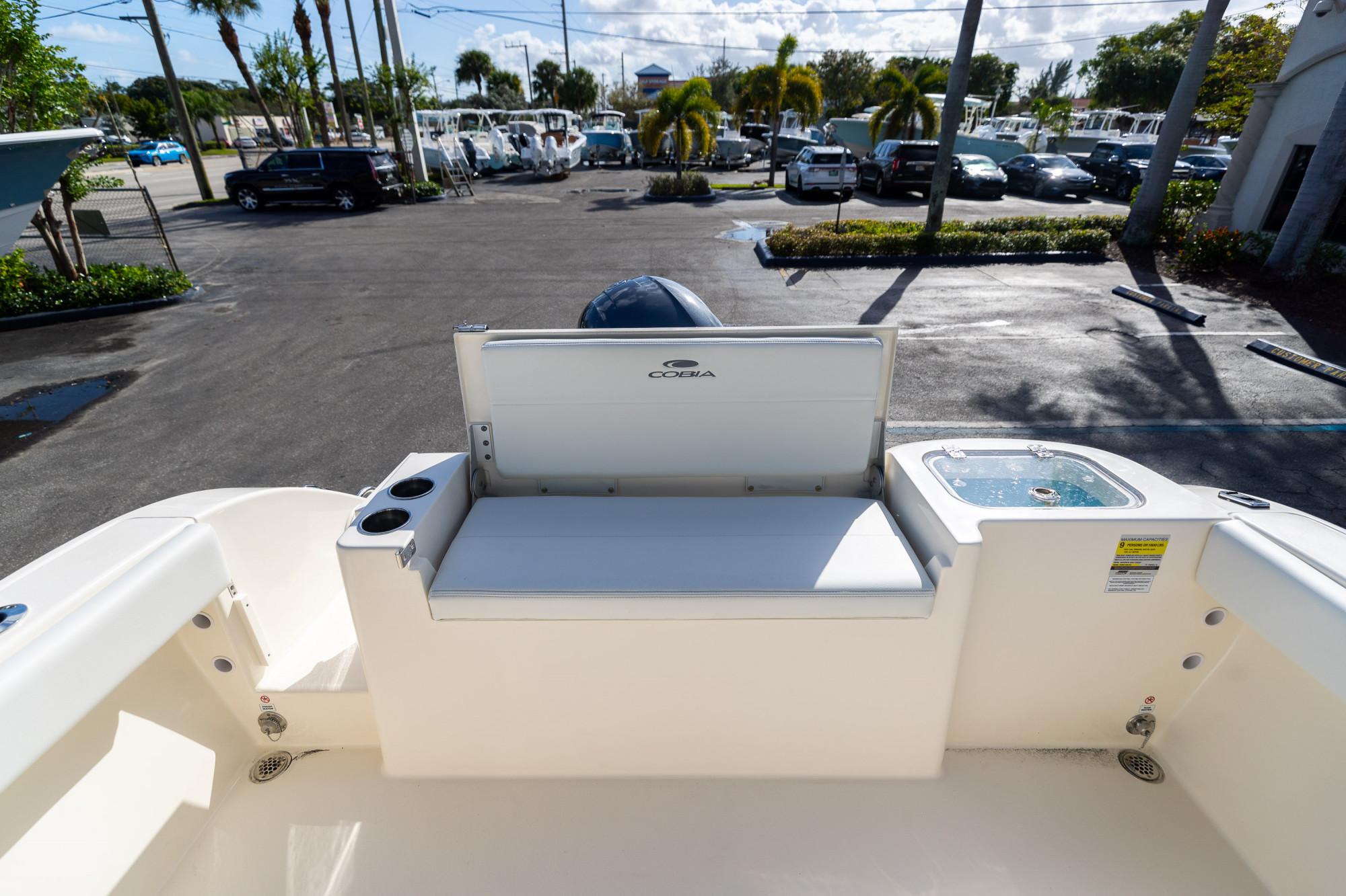 2024 Cobia 220 Dual Console - 15