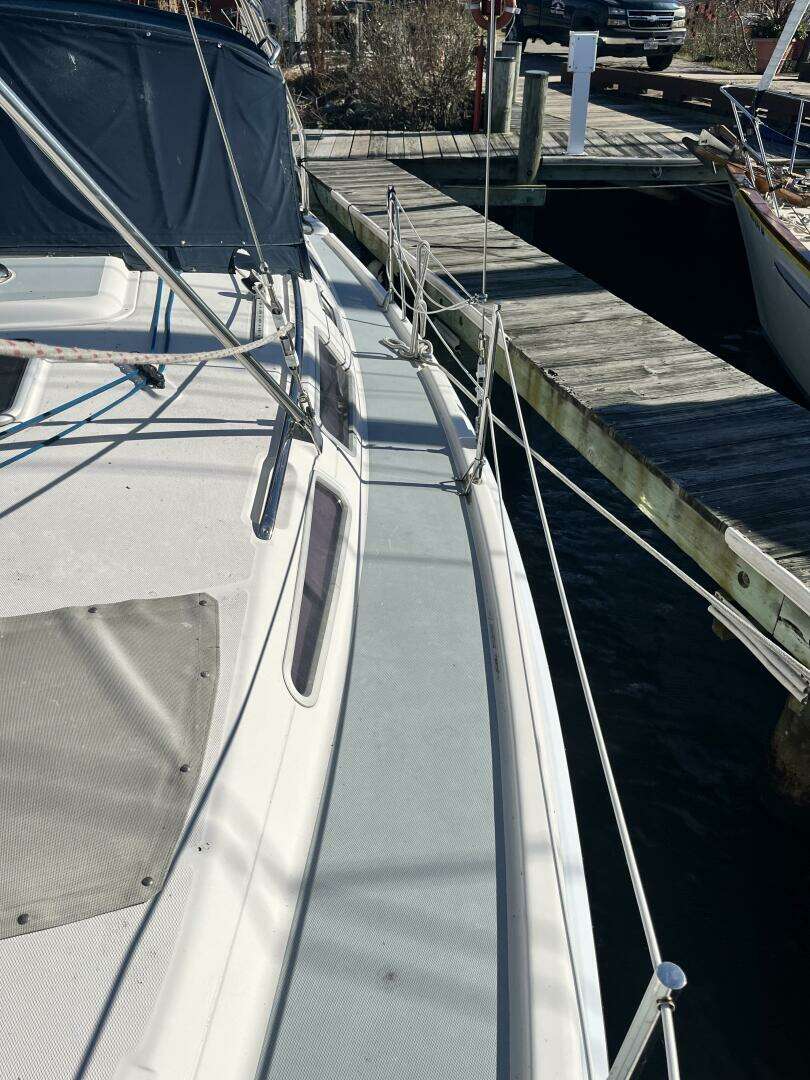 2003 Hunter 356 - Image 8
