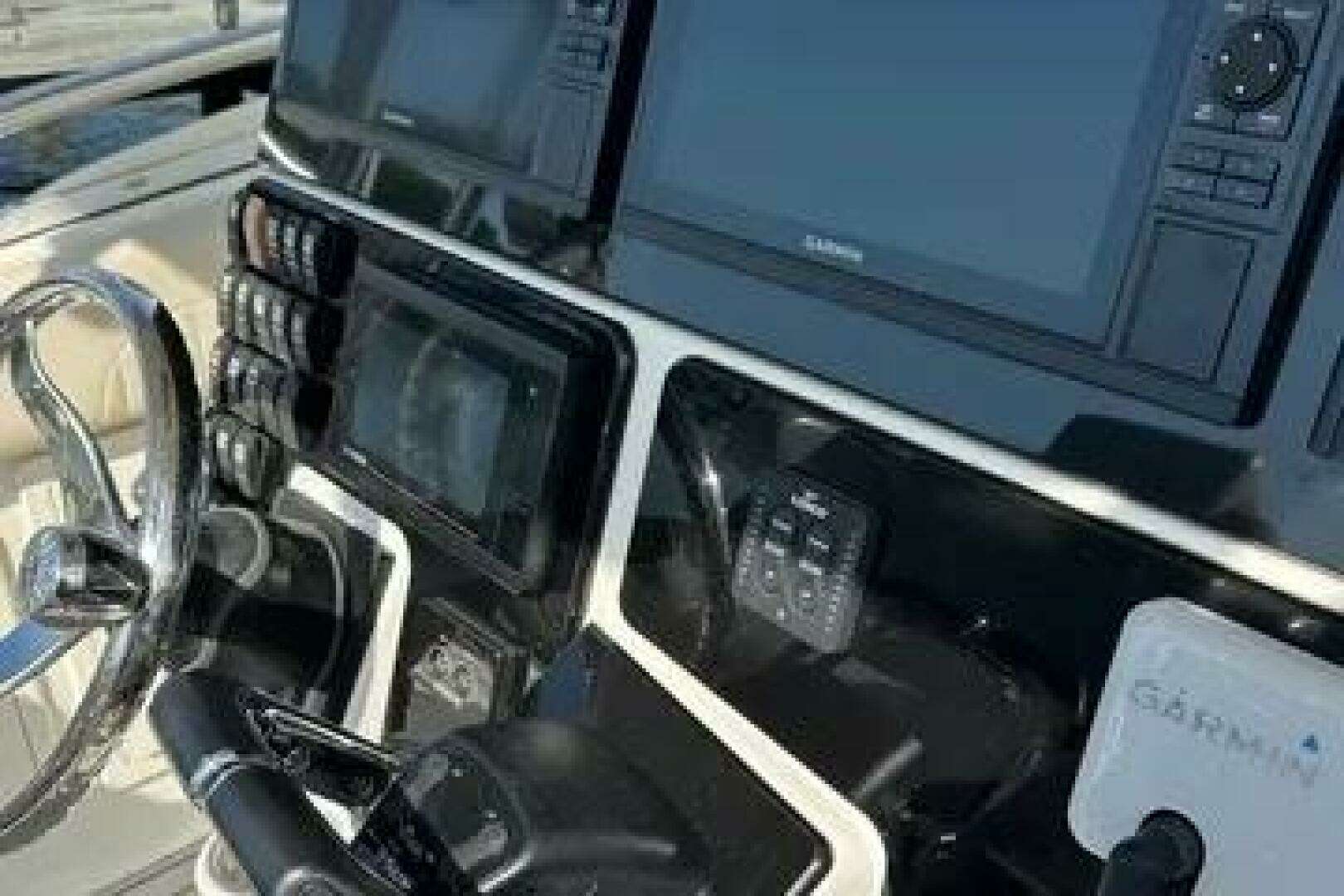 2005 Hydra-Sports 33VX - Image 4