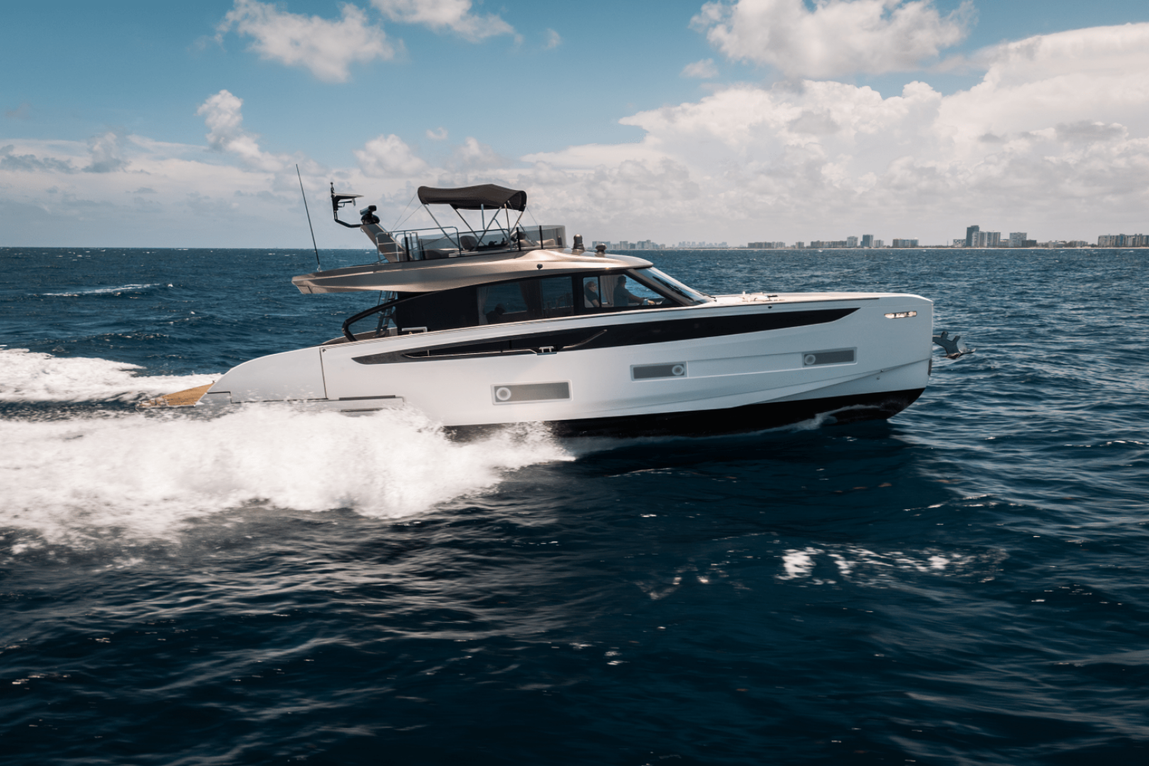 2025 Azimut Seadeck 6 - Image 4