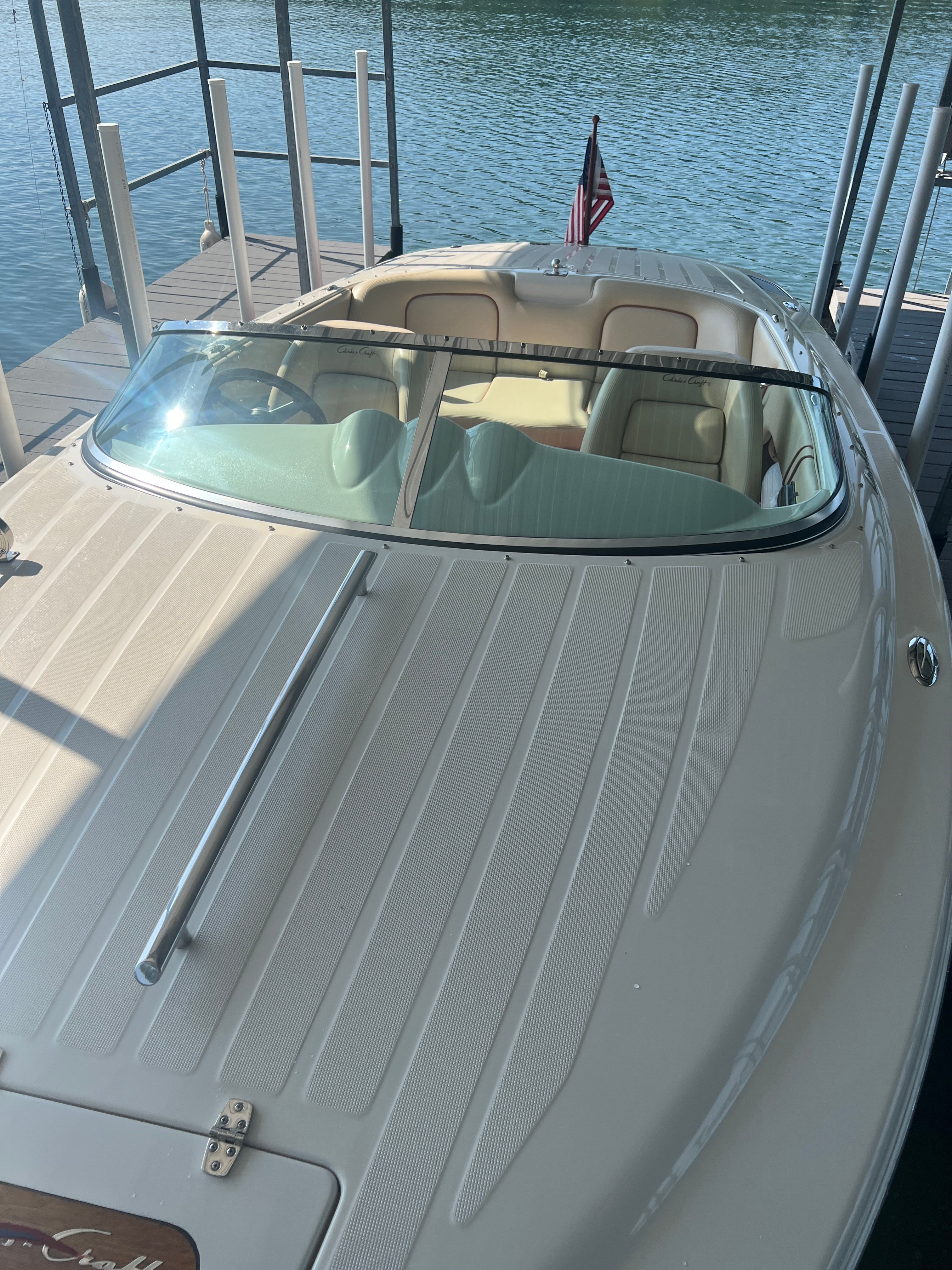 A sleek 2006 Chris-Craft Speedster 20 boat docked on the water.