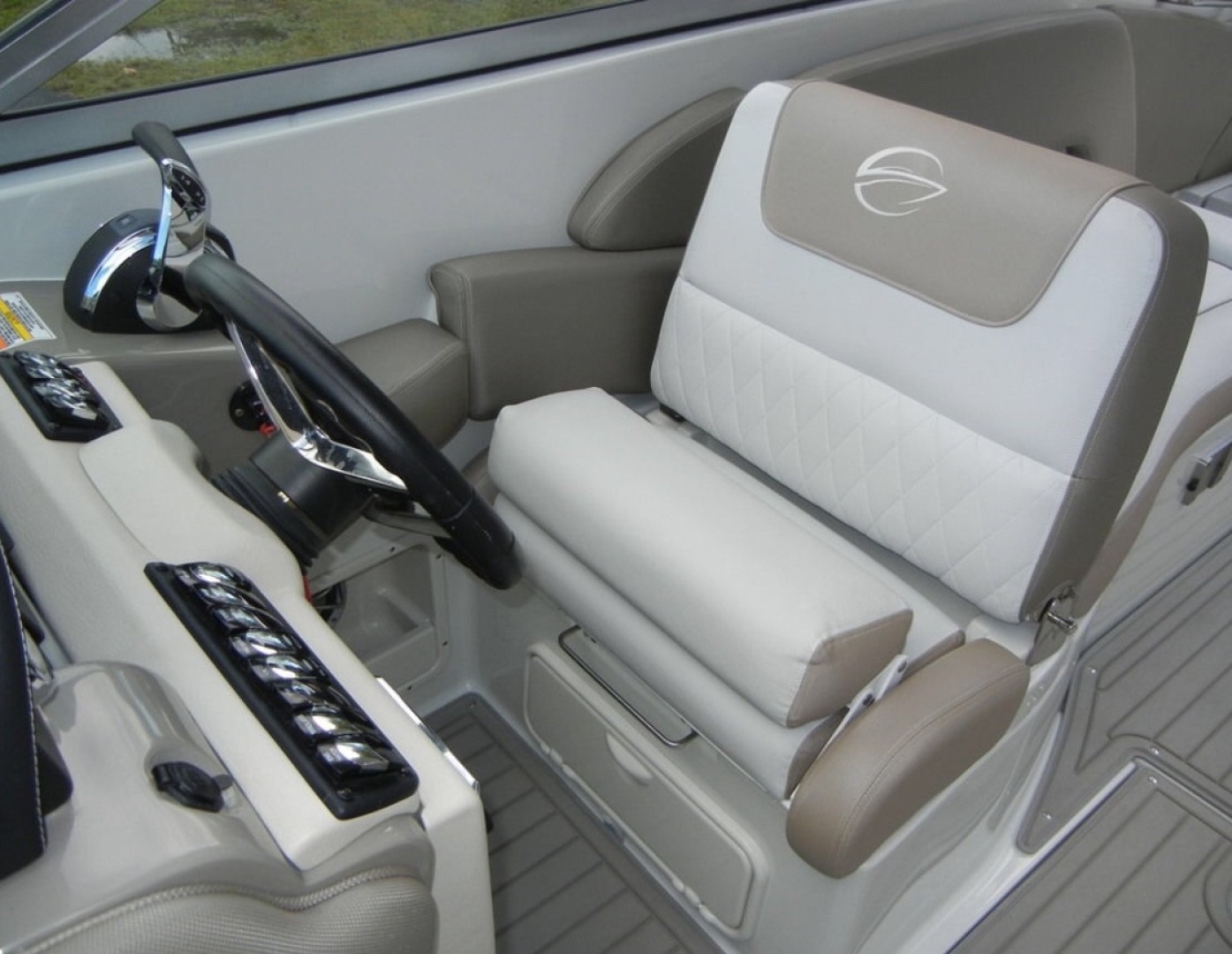 2018 Crownline Eclipse E30 - Image 9