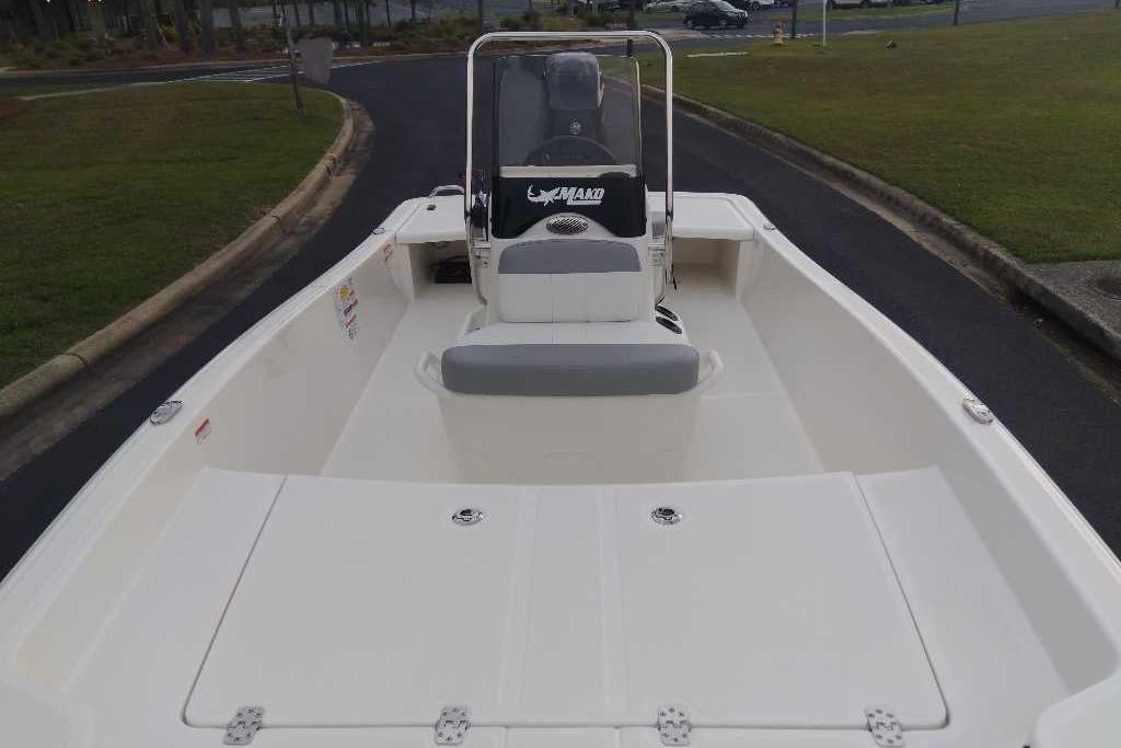 2026 Mako Pro Skiff 15 CC boat, featuring spacious deck and center console design.