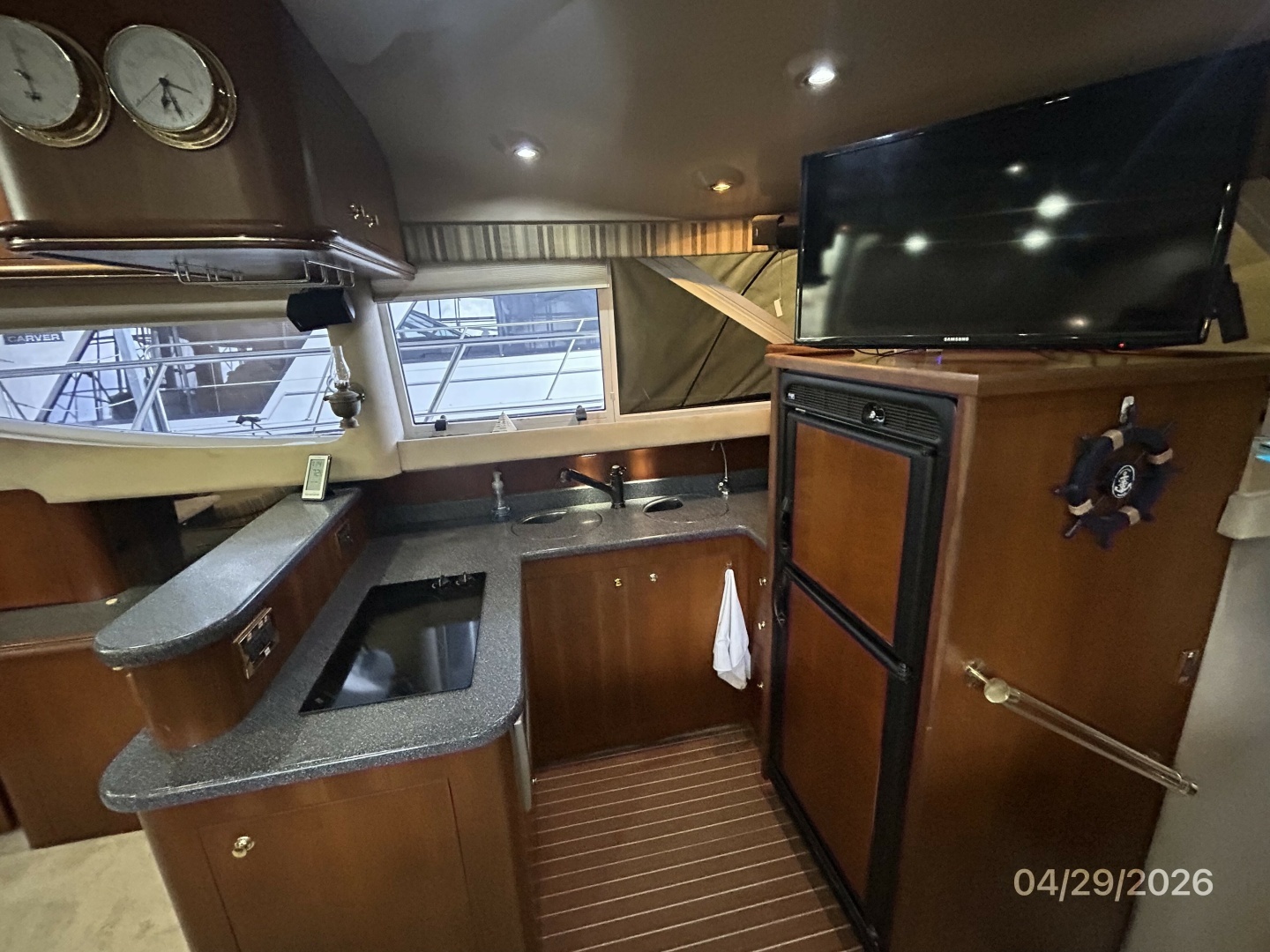 2000 Cruisers Yachts 4450 - Image 39