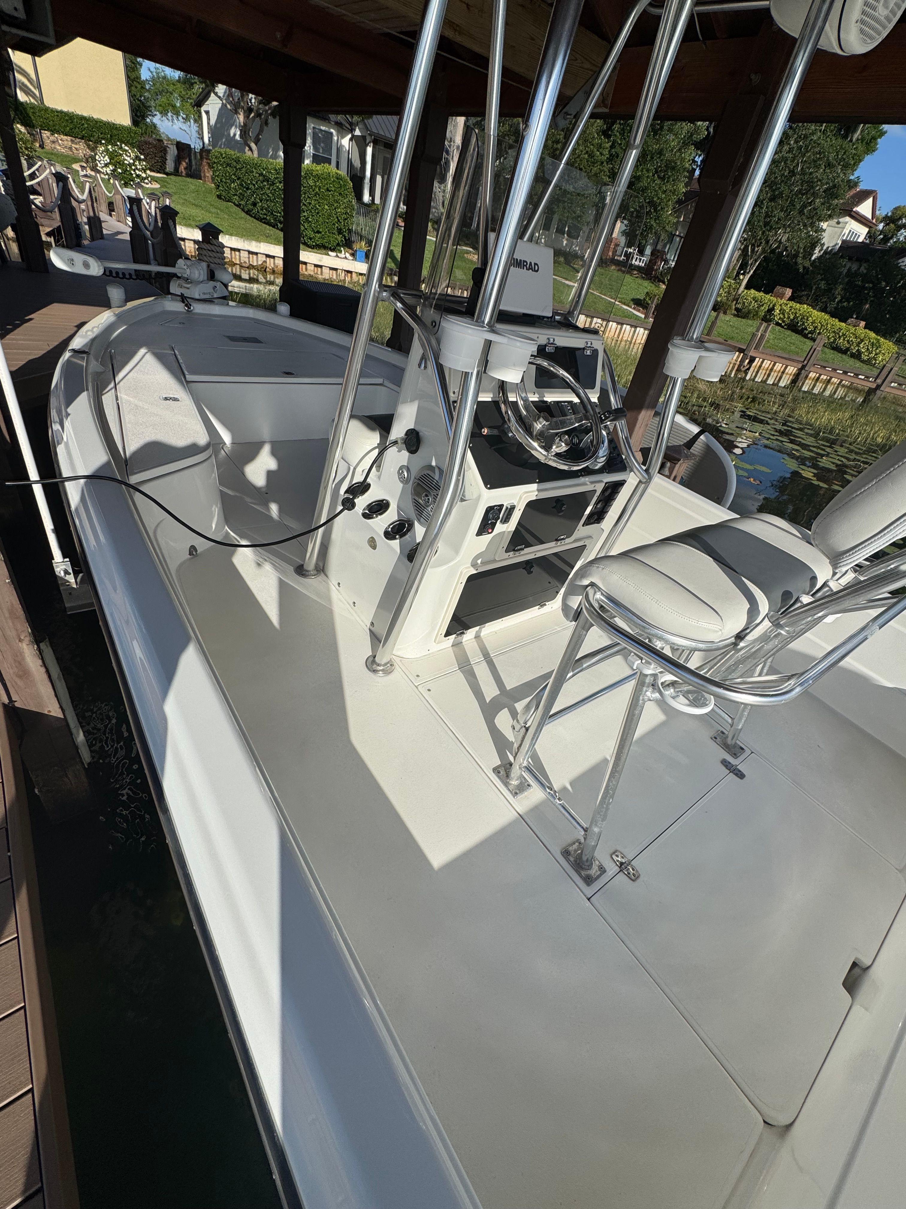 2004 ShearWater LTZ boat with helm and seating area.