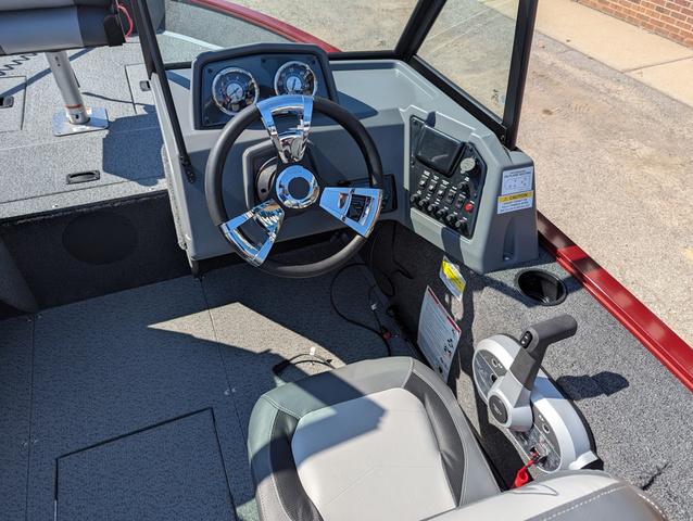 2025 Lowe Fishing Machine 1625WT - 12