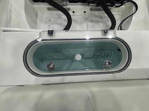 Livewell on 2025 Sea Pro 262 Offshore boat, featuring clear lid and dual controls.