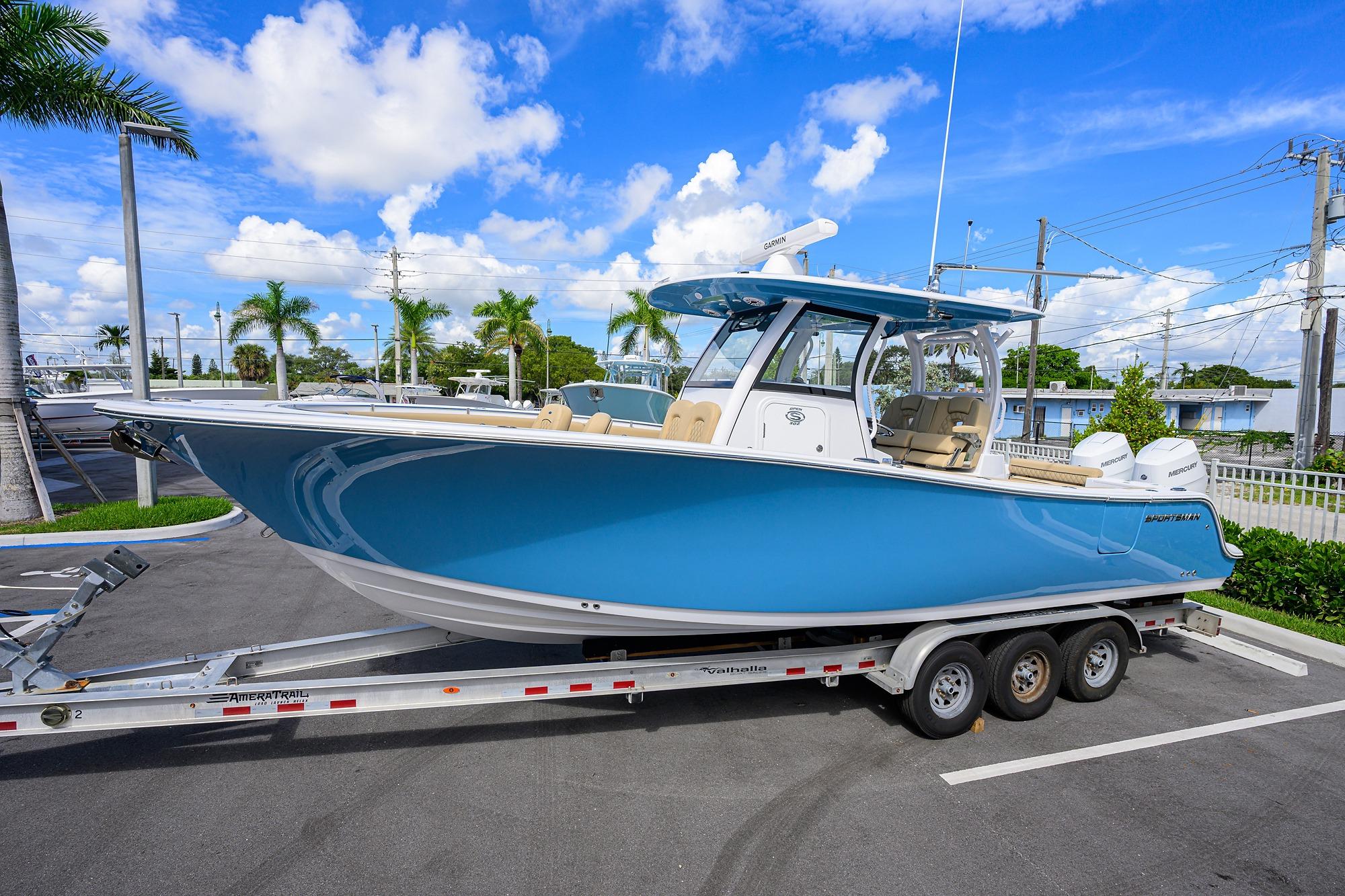 2026 Sportsman Open 302 Center Console
