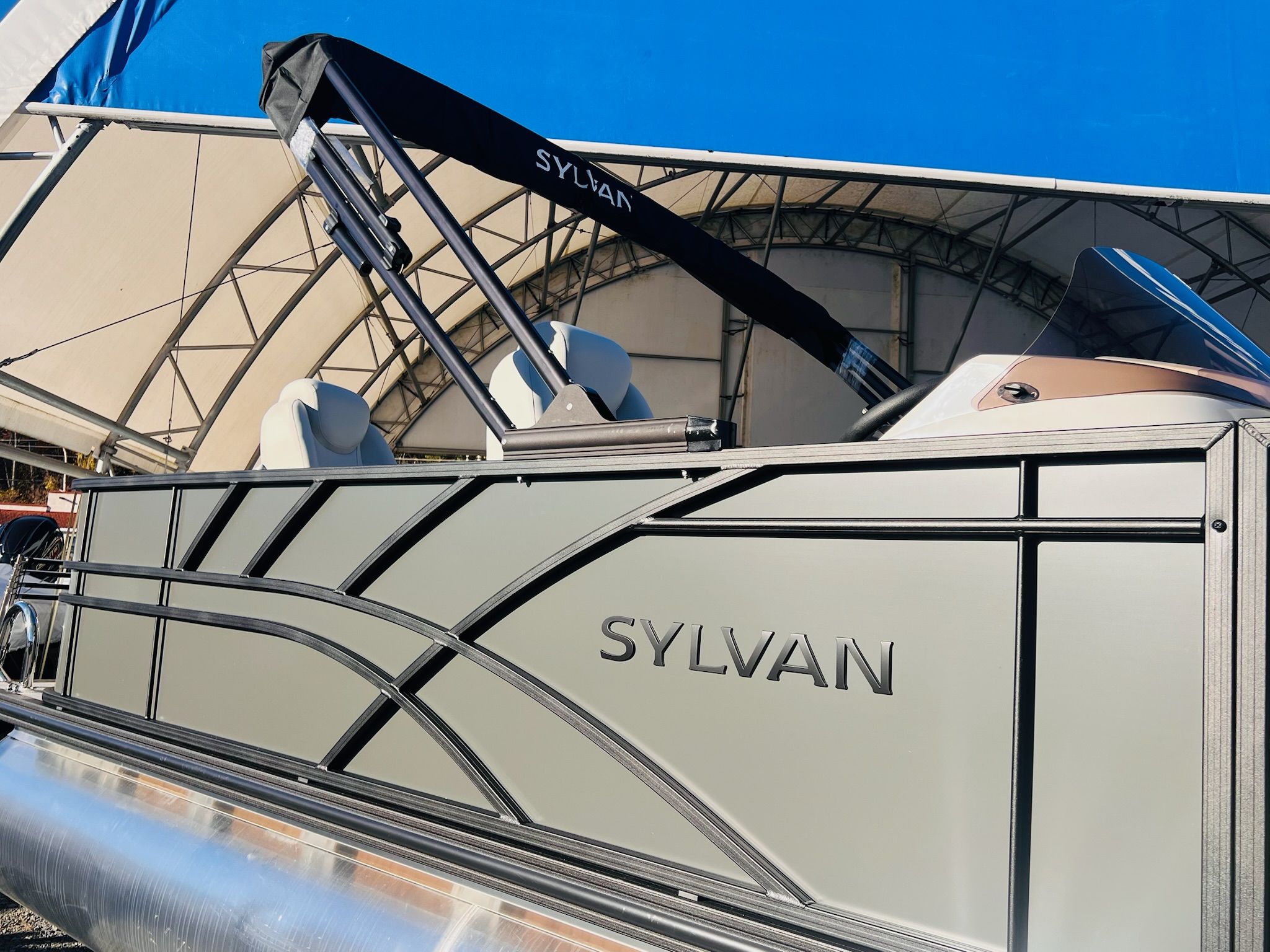 2026 Sylvan Mirage 8522 Party Fish - 17