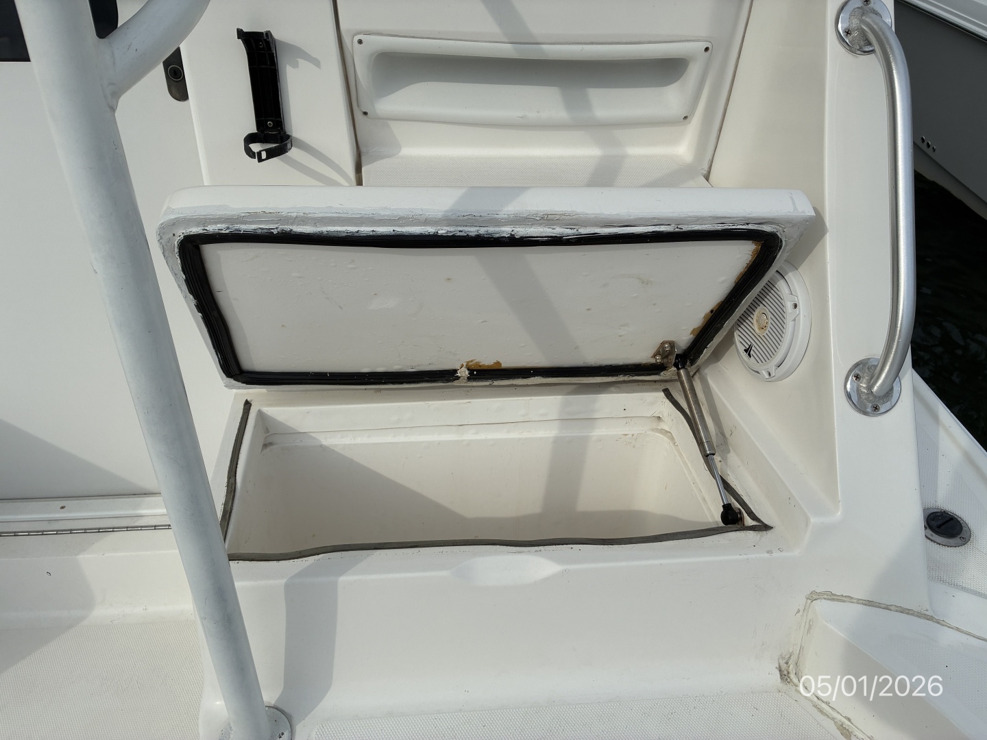 2005 Luhrs Convertible - Image 13