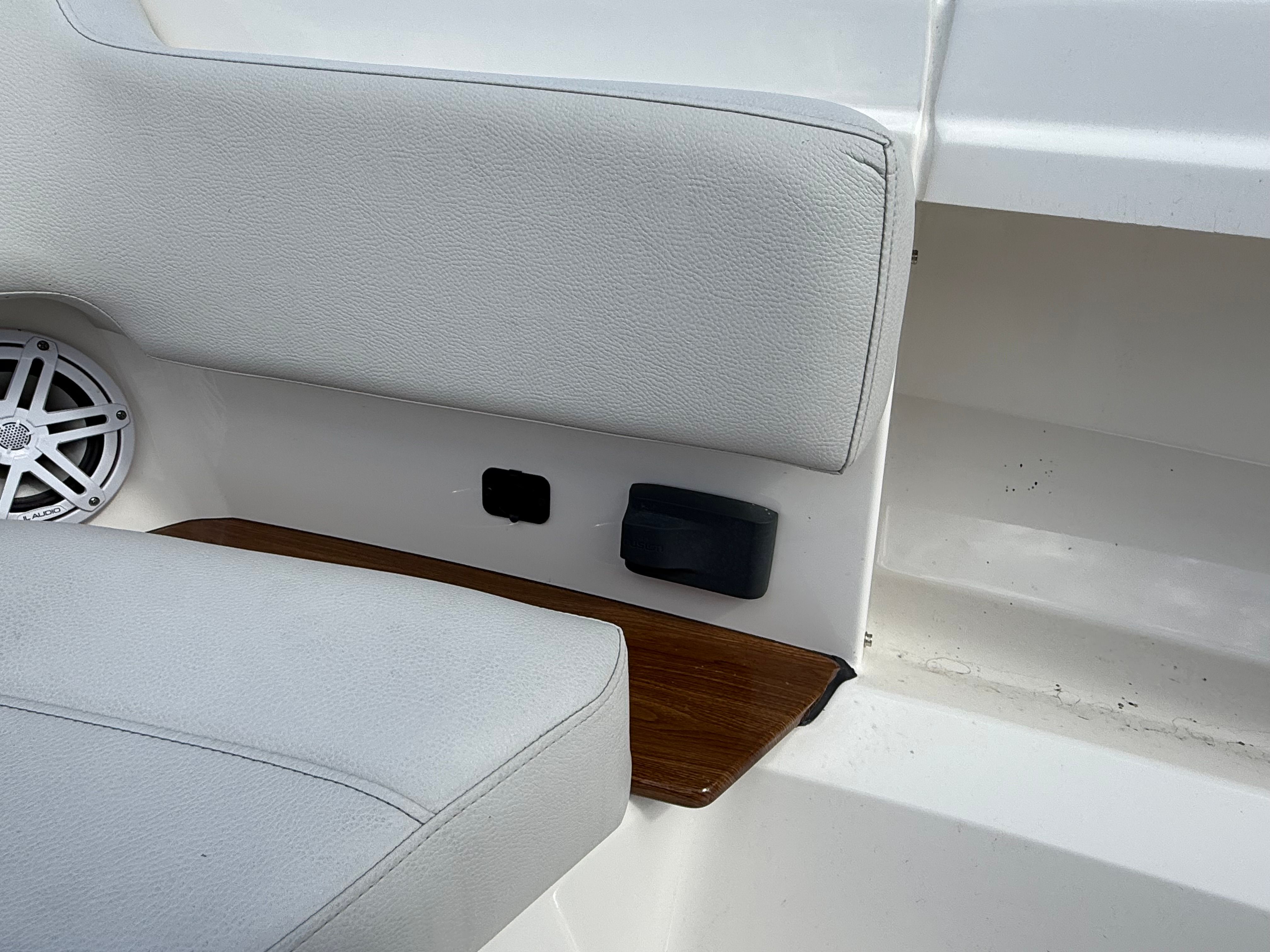 2024 Tiara Yachts 38 LS - 47