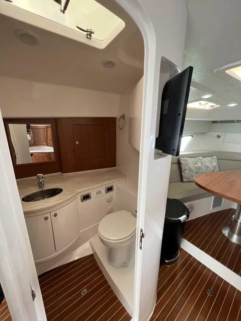 2019 Intrepid 475 Sport Yacht - Image 12