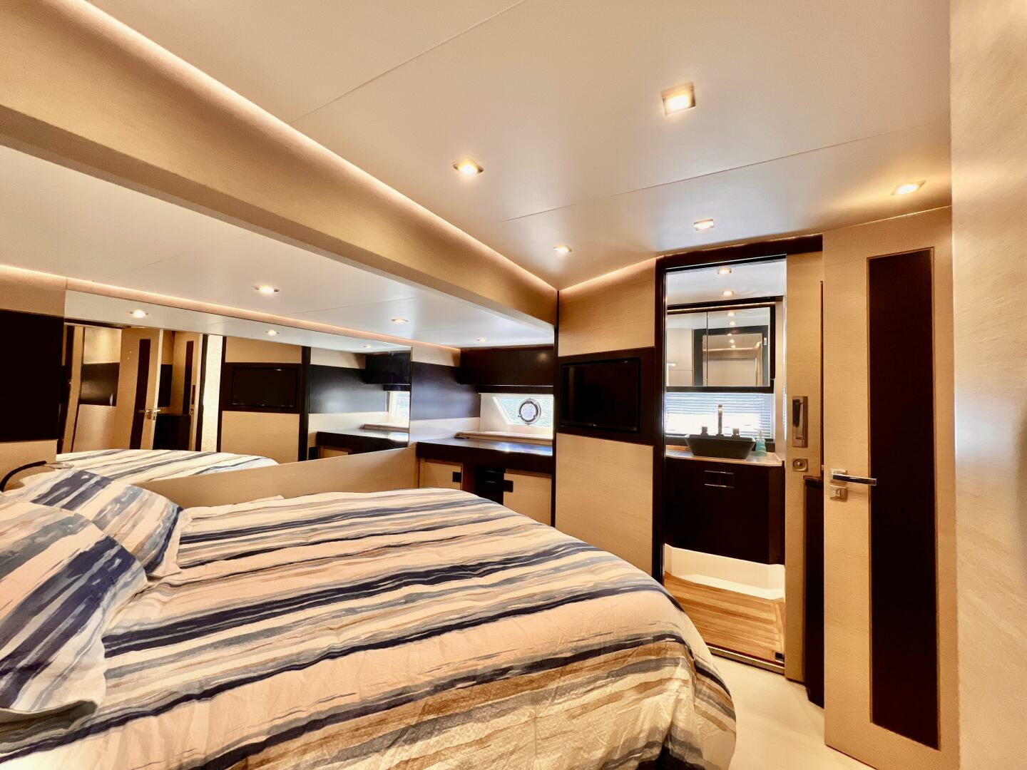2022 Okean Flybridge 50 - Image 17