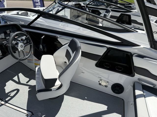 2026 Yamaha Boats AR195 - 16