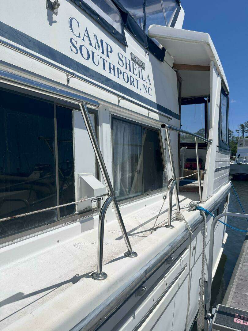1990 Jefferson 43 Sundeck - Image 7