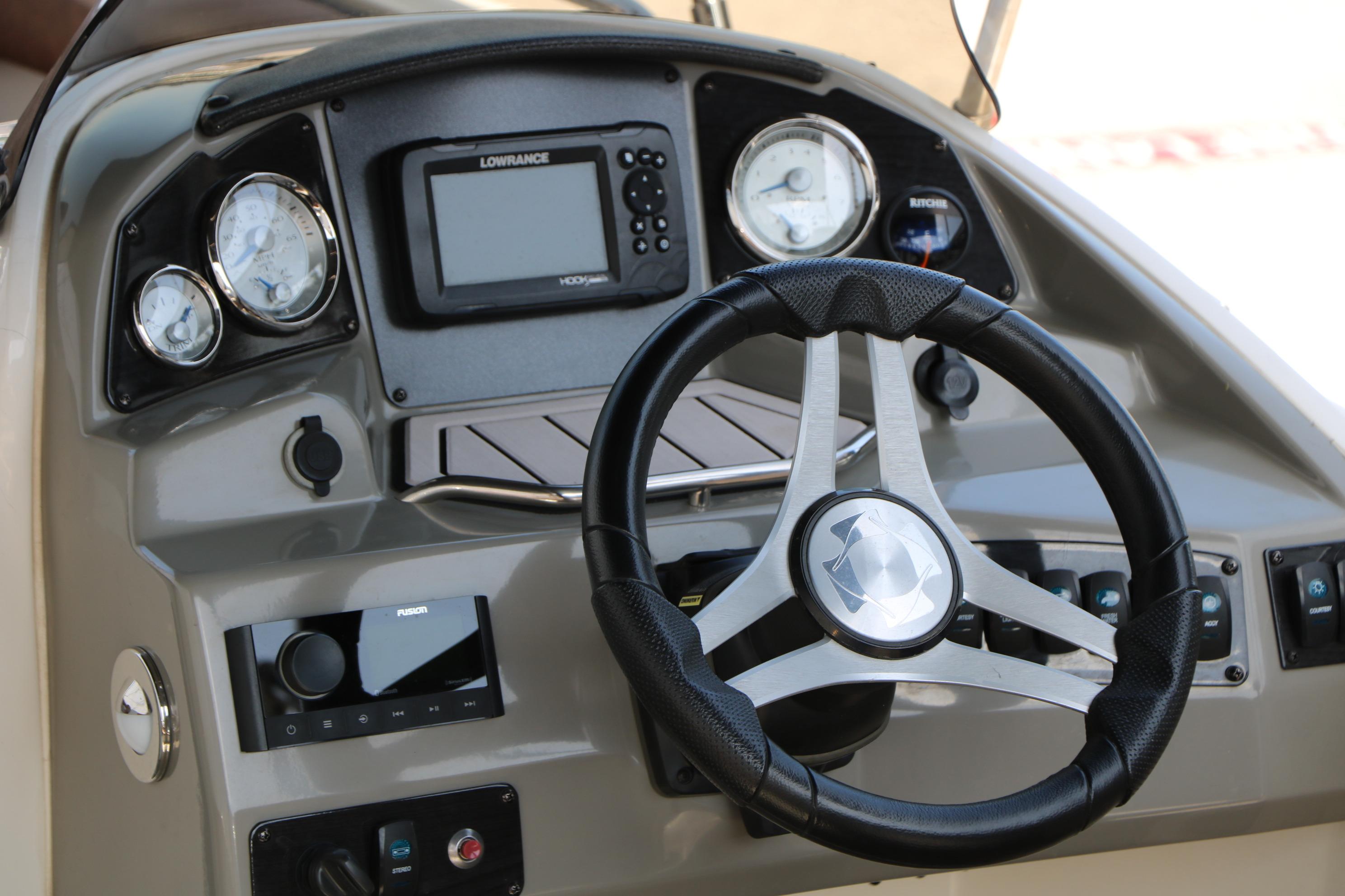 2022 Stingray 192 SC dashboard with steering wheel and navigation instruments.