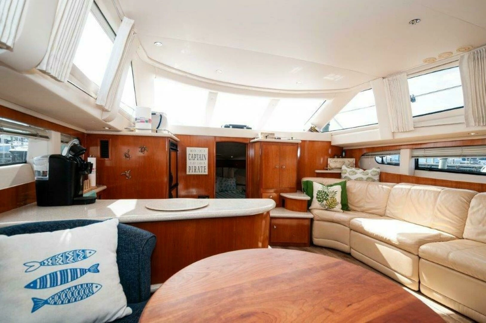 2002 Carver 444 Cockpit Motor Yacht - Image 8