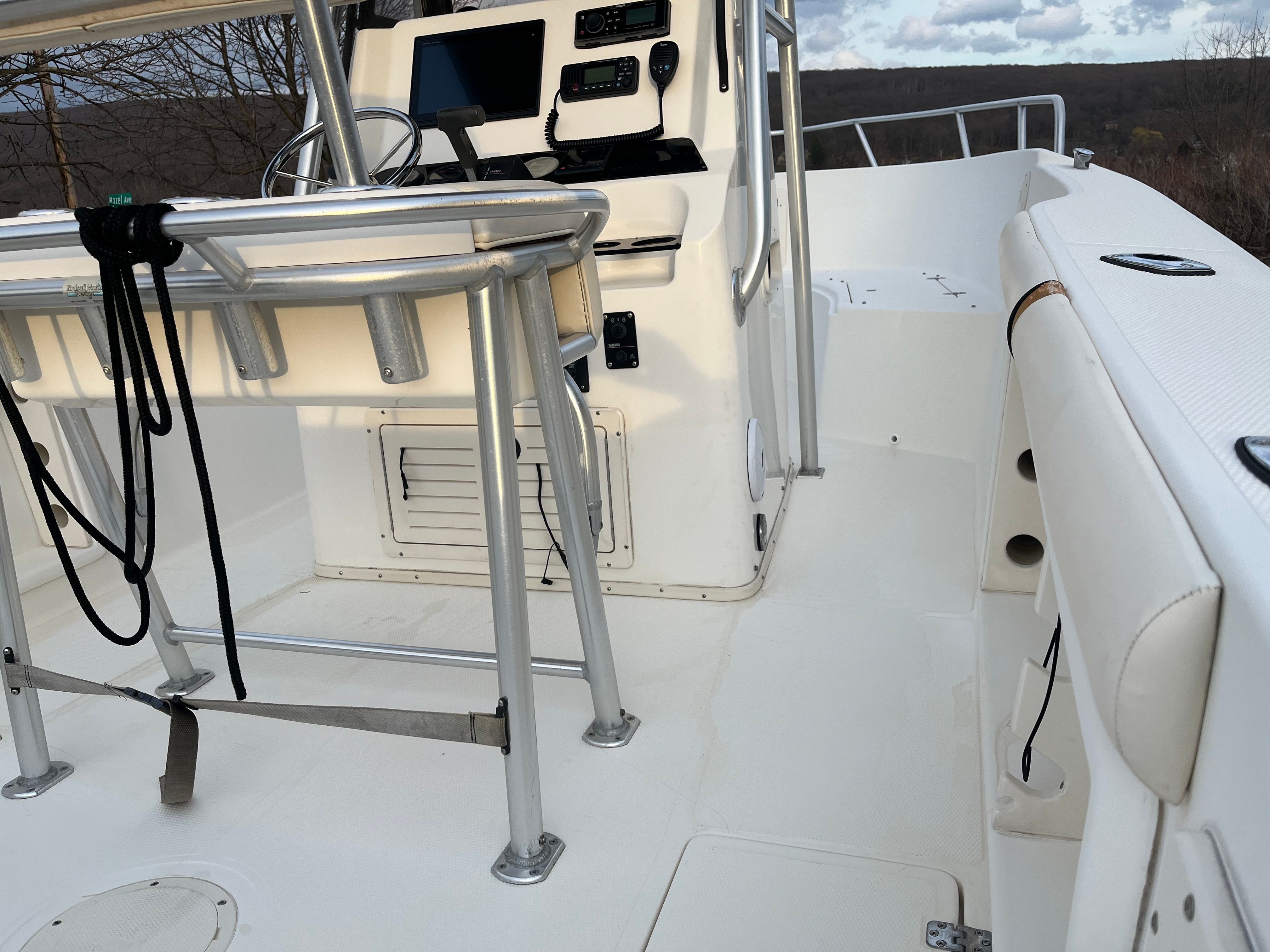 2002 Mako 232 Center Console - 13