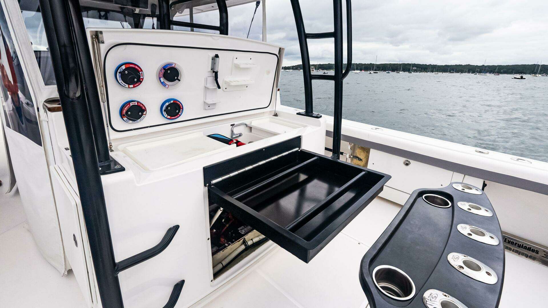 2017 Everglades 435 CC - Image 22