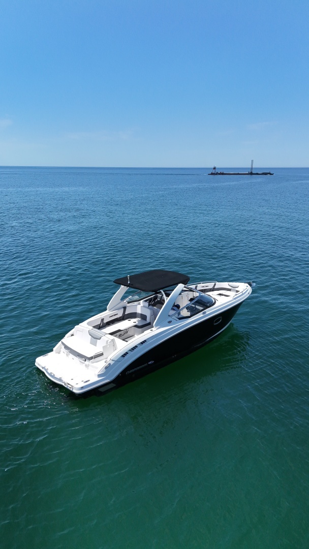 2018 Chaparral 307 - Image 4