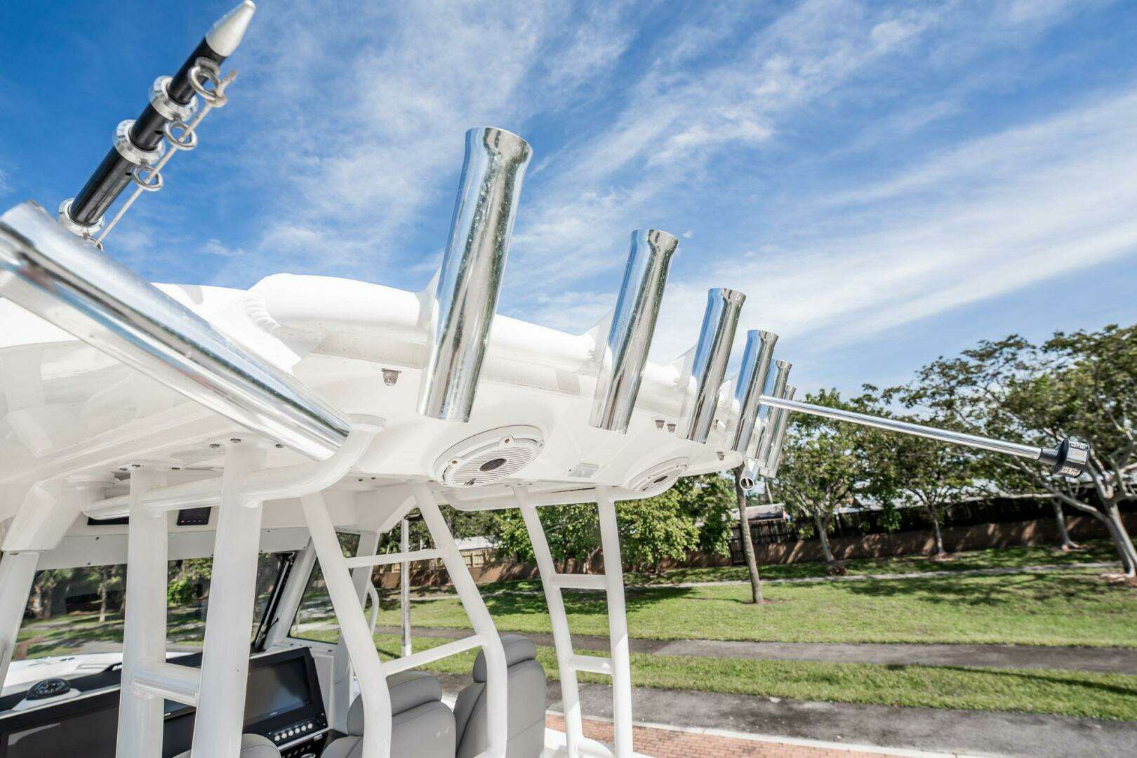 2021 Everglades 335 Center Console - Image 36