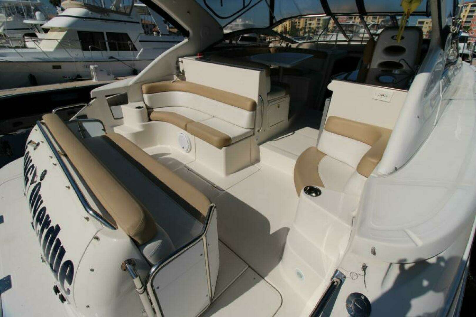 2002 Regal 4260 Commodore - Image 15