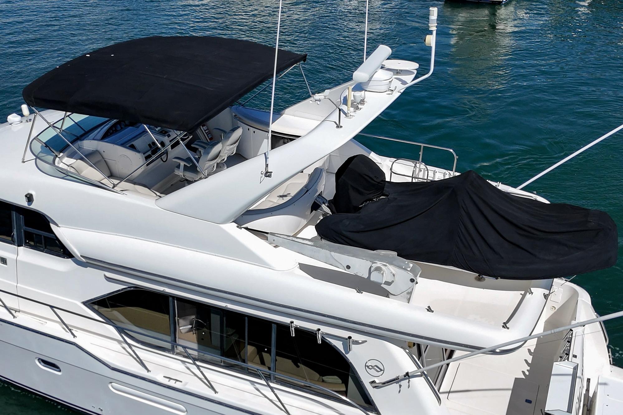 2000 Bayliner 5788 Pilot House Motoryacht on water, featuring upper deck and canopy.