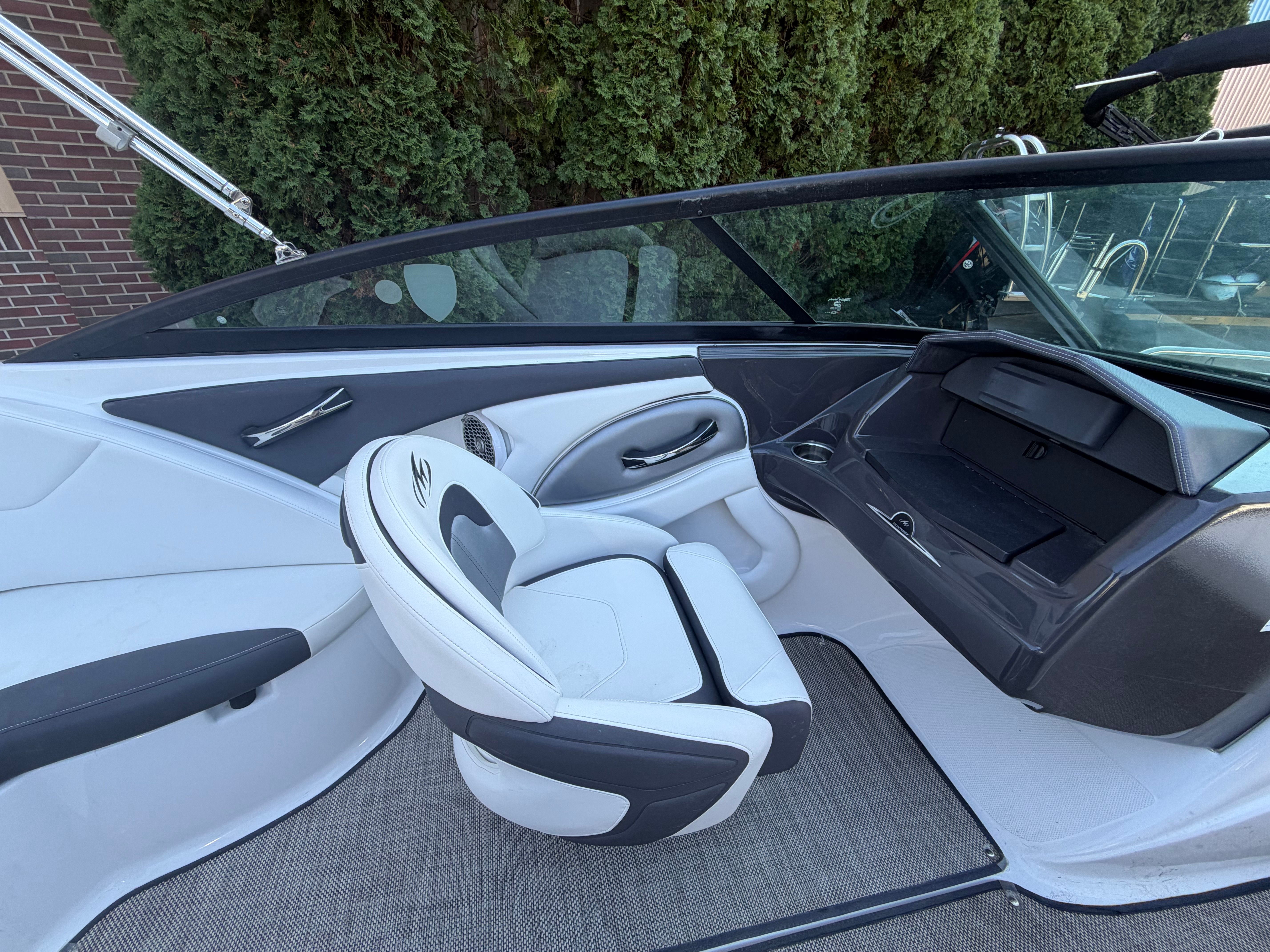 2019 Monterey 224FS - 27