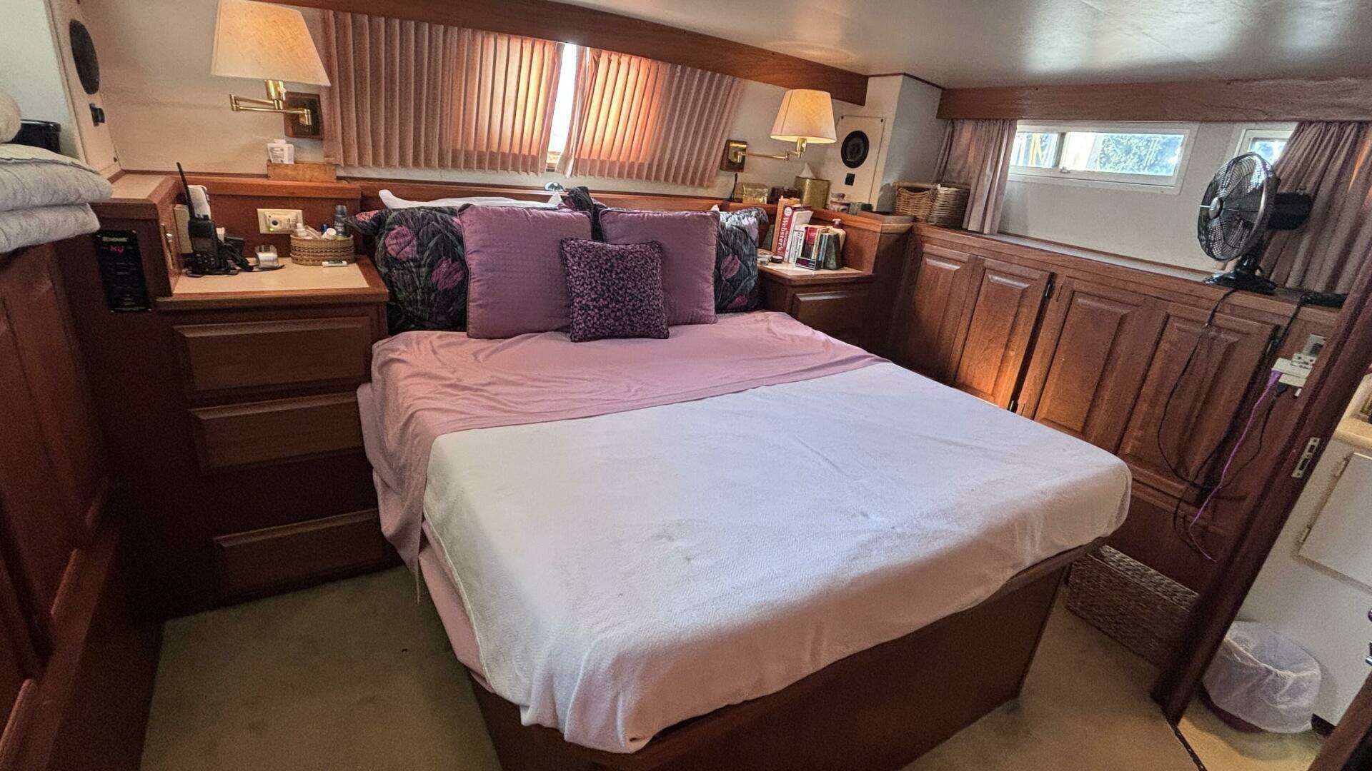 1988 Viking Motor Yacht - Image 22