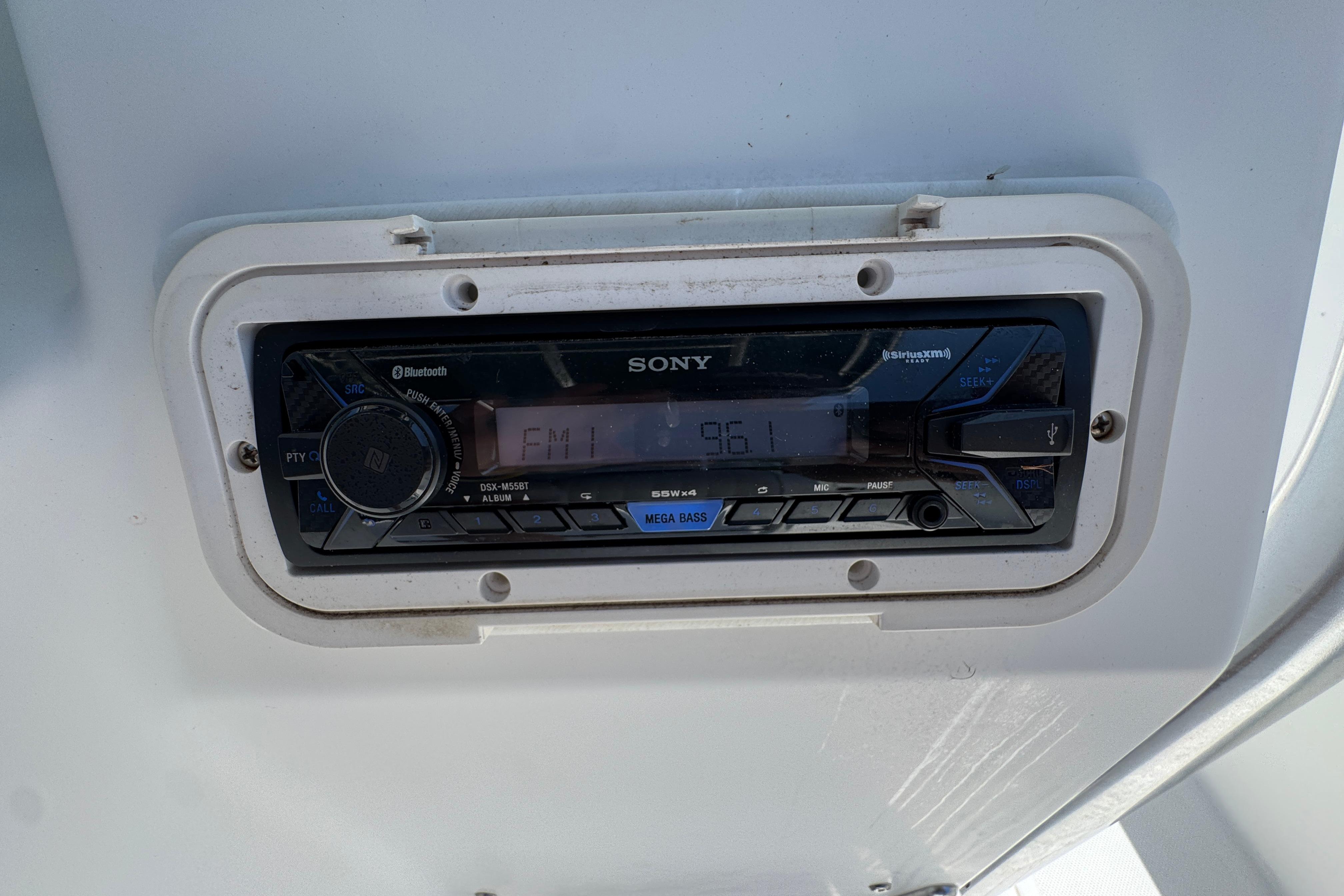Sony marine stereo system on a 2000 Stamas 250 Tarpon boat dashboard.