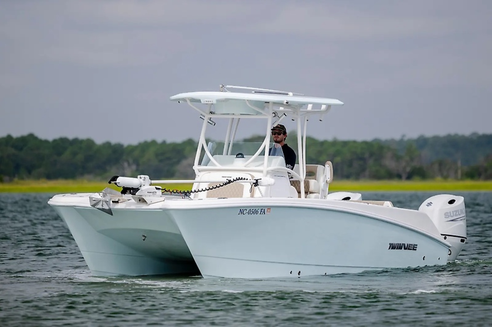 2023 Twin Vee 240 GFX - Image 4