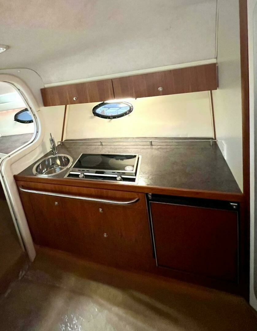 1988 Tiara Sport 310 Sport Cruiser - Image 2