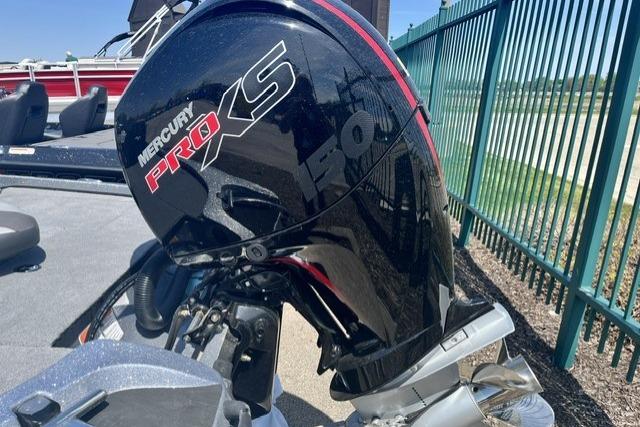 Mercury Pro XS outboard motor on a Nitro Z18 Pro boat, 2026 model.