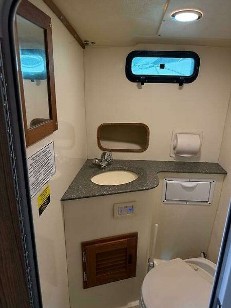 2018 Islander 27 Islander Hardback - Image 30
