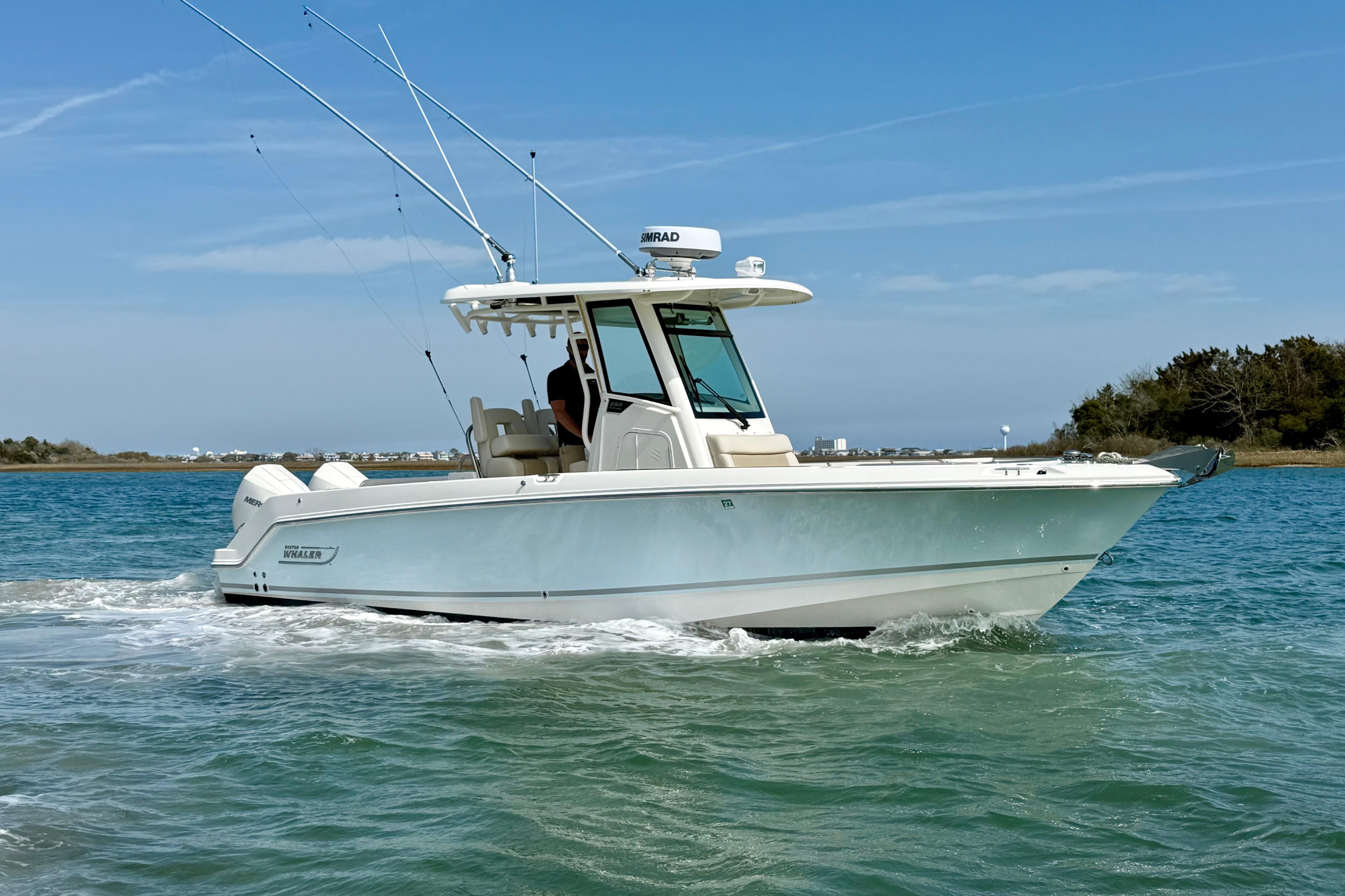 2024 Boston Whaler 250 Outrage