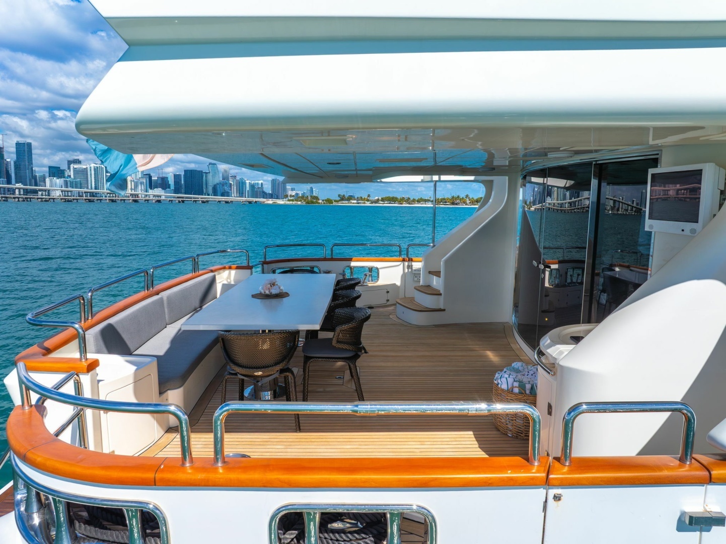 2005 Azimut 105 - Image 47